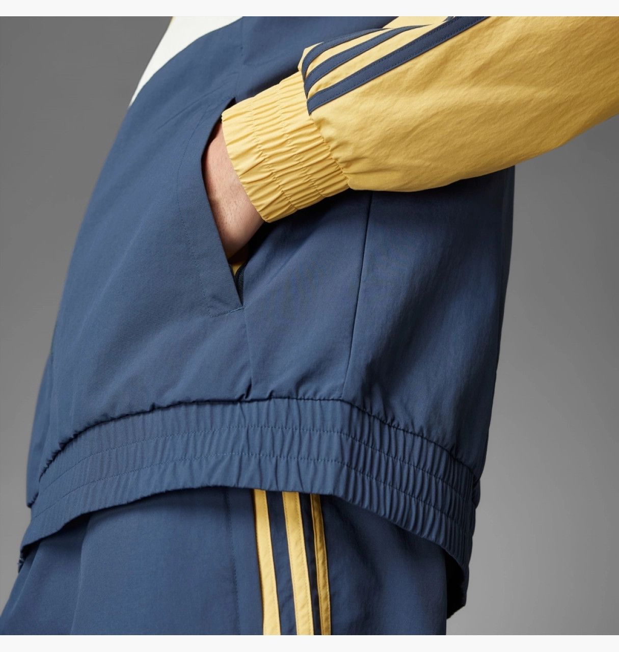 Adidas ADIDAS JUVENTUS TRACK TOP BLUE/YELLOW IT3857 SIZE L Size US L / EU 52-54 / 3 - 8 Thumbnail