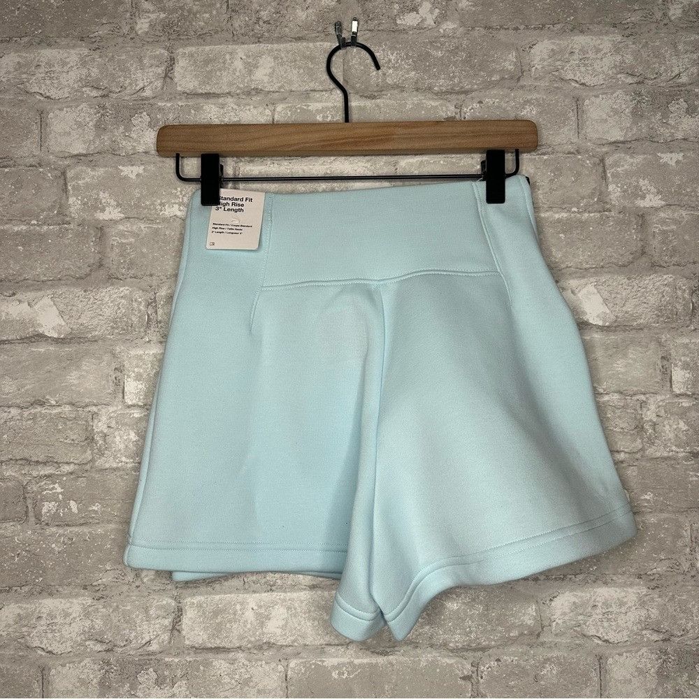 Nike Nike Women's Tech Fleece High Waisted 3” Pleated Shorts XS Size 26" / US 2 / IT 38 - 4 Thumbnail