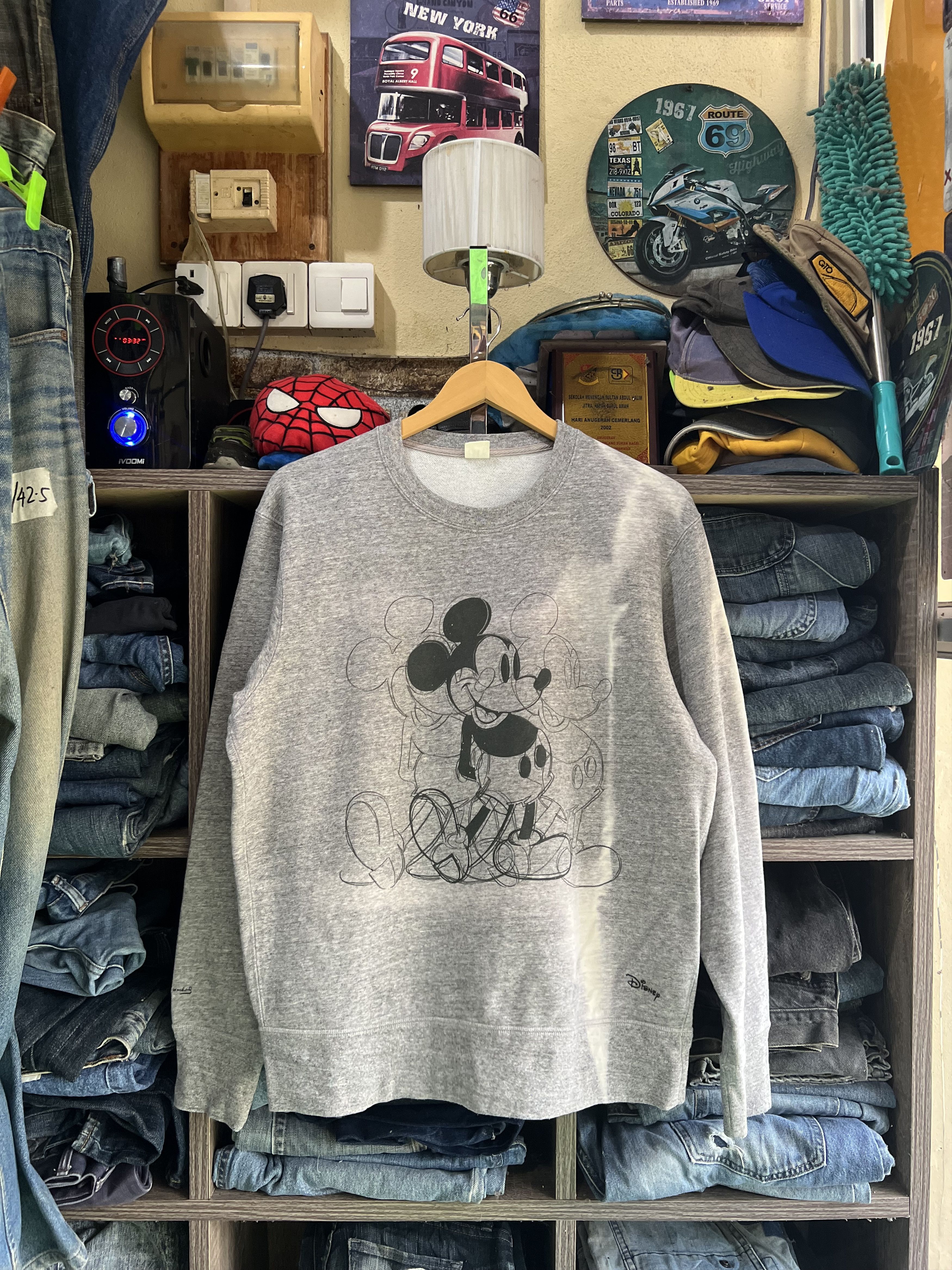 Andy Warhol × Uniqlo 🔥Andy Warhol x Uniqlo x Mickey Mouse Crewneck Sweatshirt Size US M / EU 48-50 / 2 - 14 Thumbnail