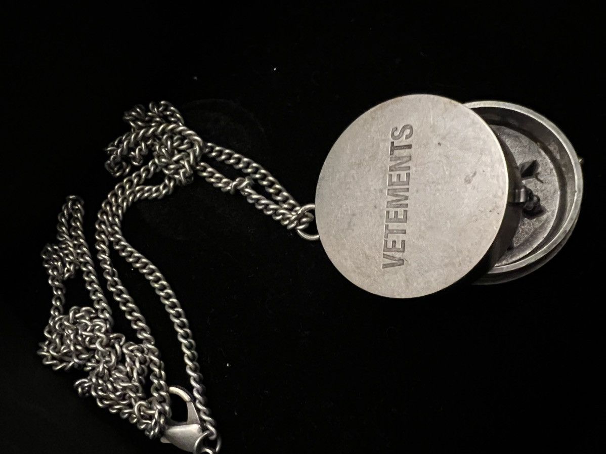 Rare vêtements grinder necklace
