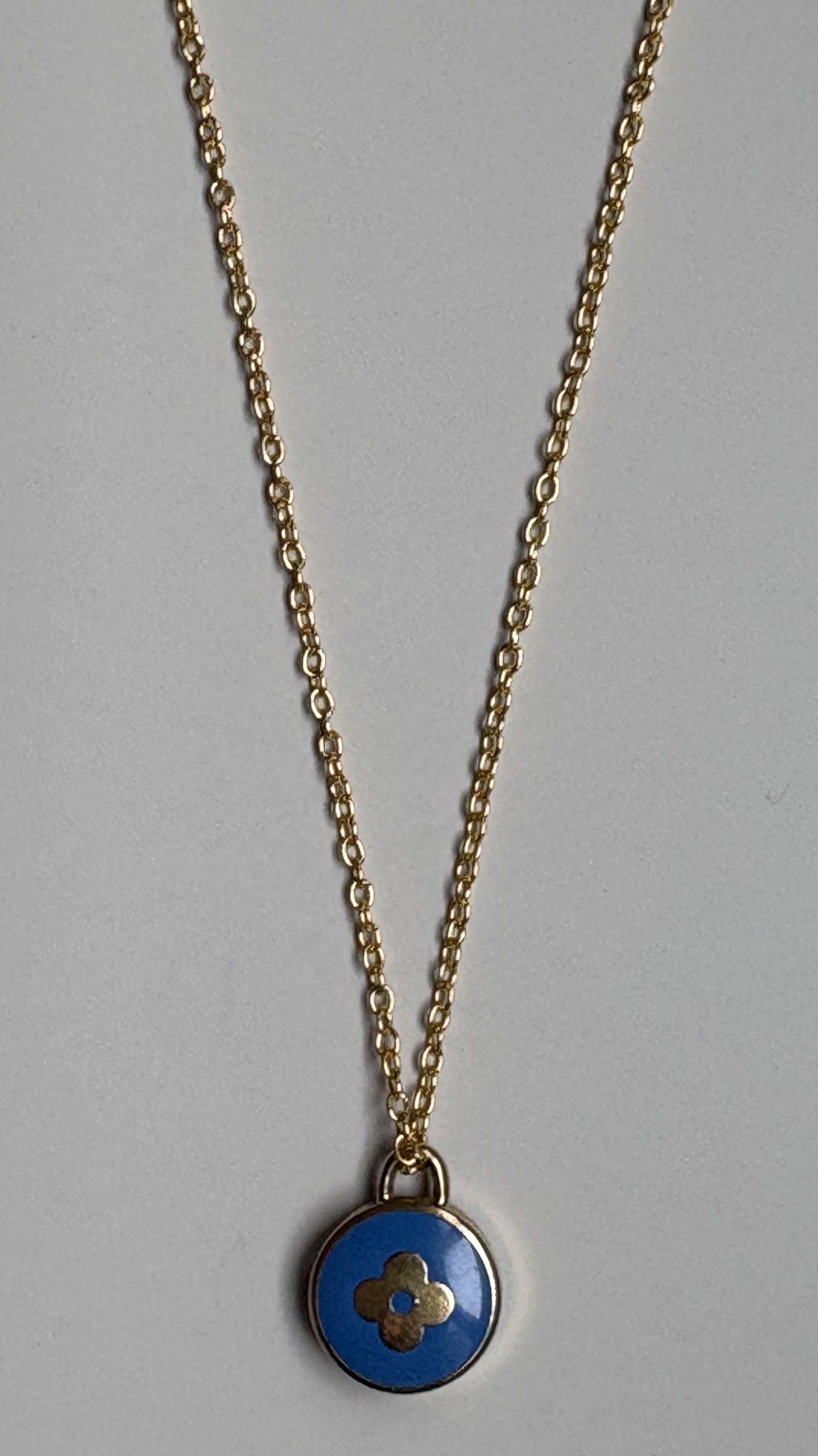 Louis Vuitton Louis Vuitton Blue Flower Logo Pendant Necklace Size ONE SIZE - 1 Thumbnail