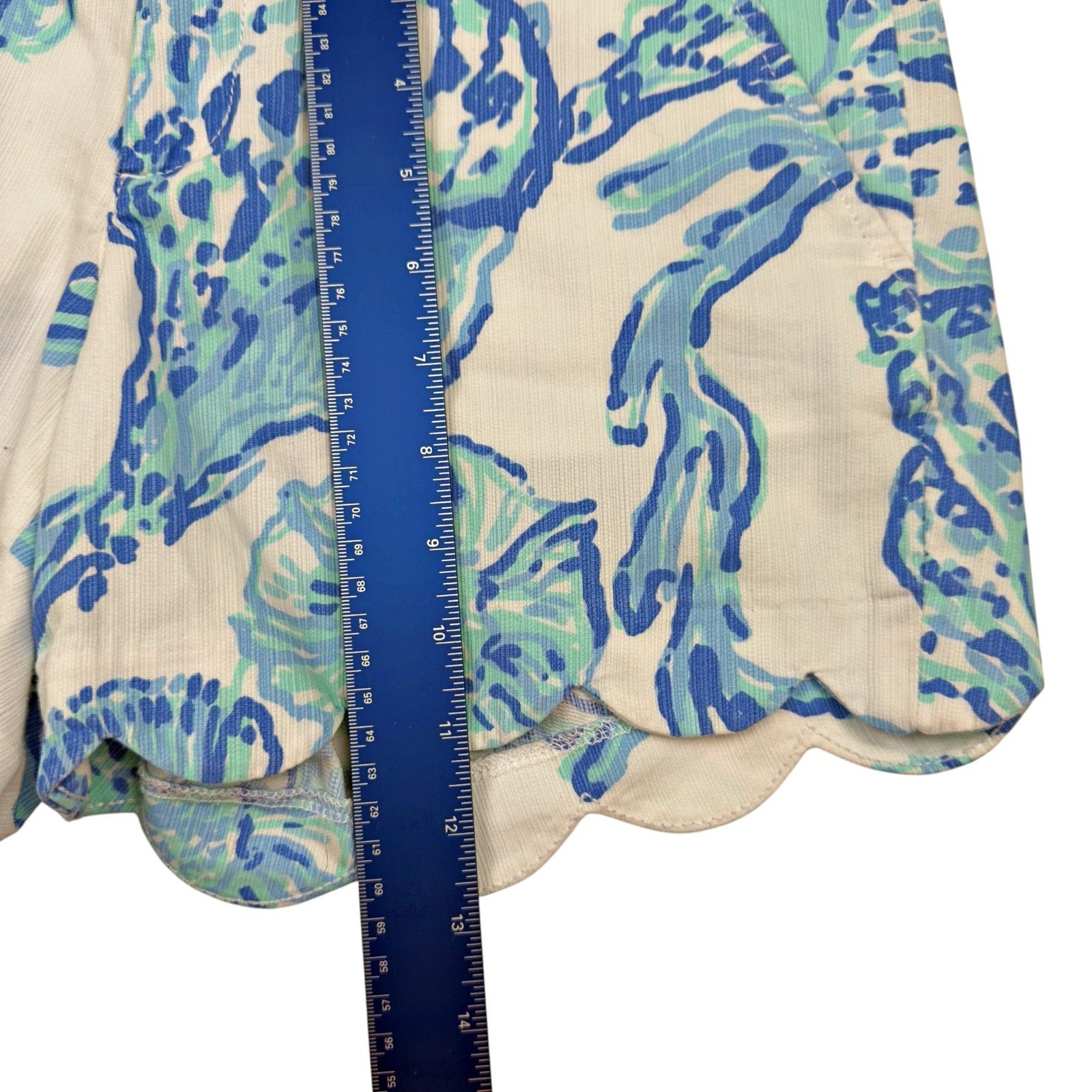Lilly Pulitzer Lilly Pulitzer Buttercup Scalloped Short Blue & White Shell Size 26" / US 2 / IT 38 - 8 Thumbnail