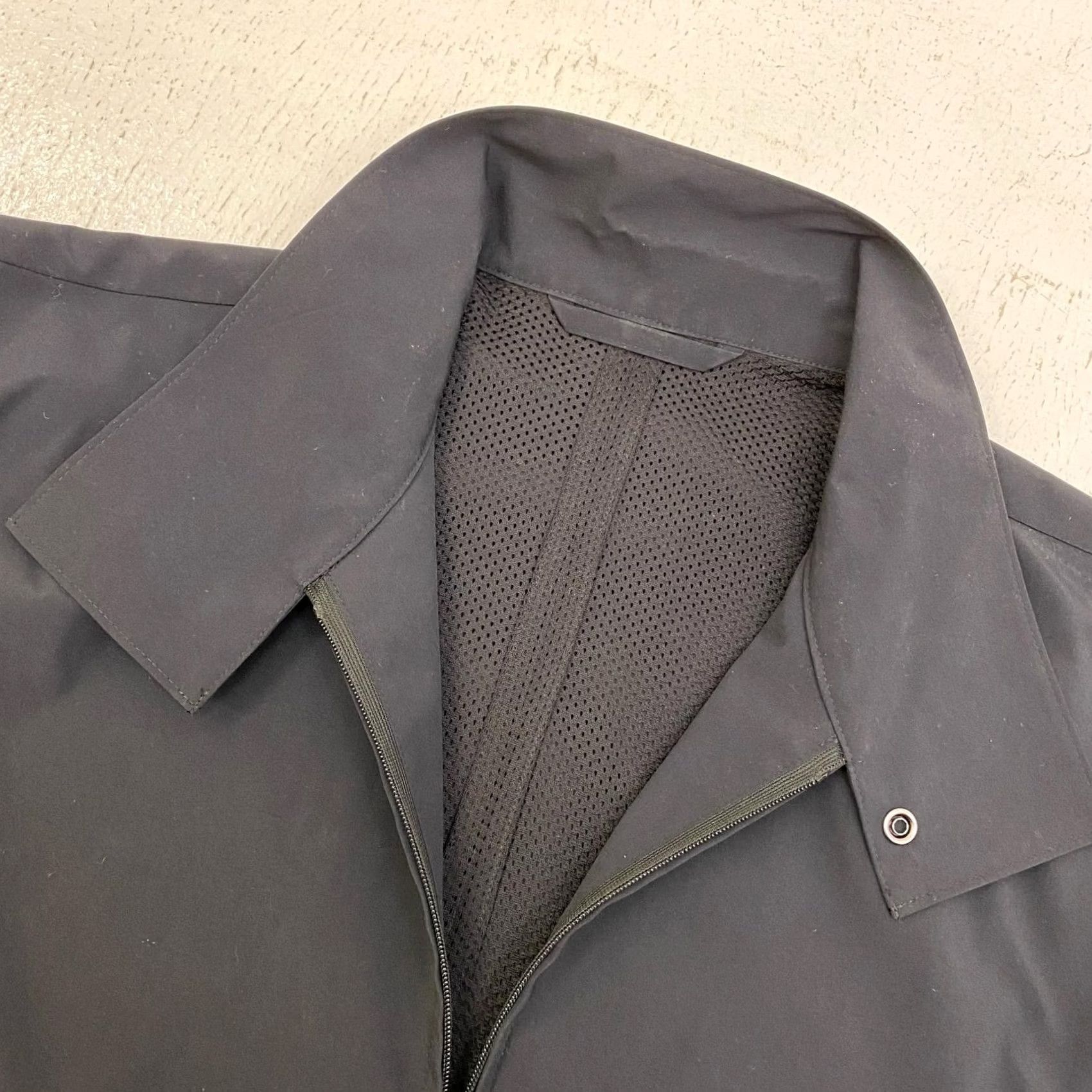 Issey Miyake ISSEY MIYAKE HOMME PLISSE PACKABLE SHIRT Size 2 Black Mens Button-Up Long Sleeve Polyester Packable Shirt 72cm 60cm Size US XS / EU 42 / 0 - 6 Thumbnail