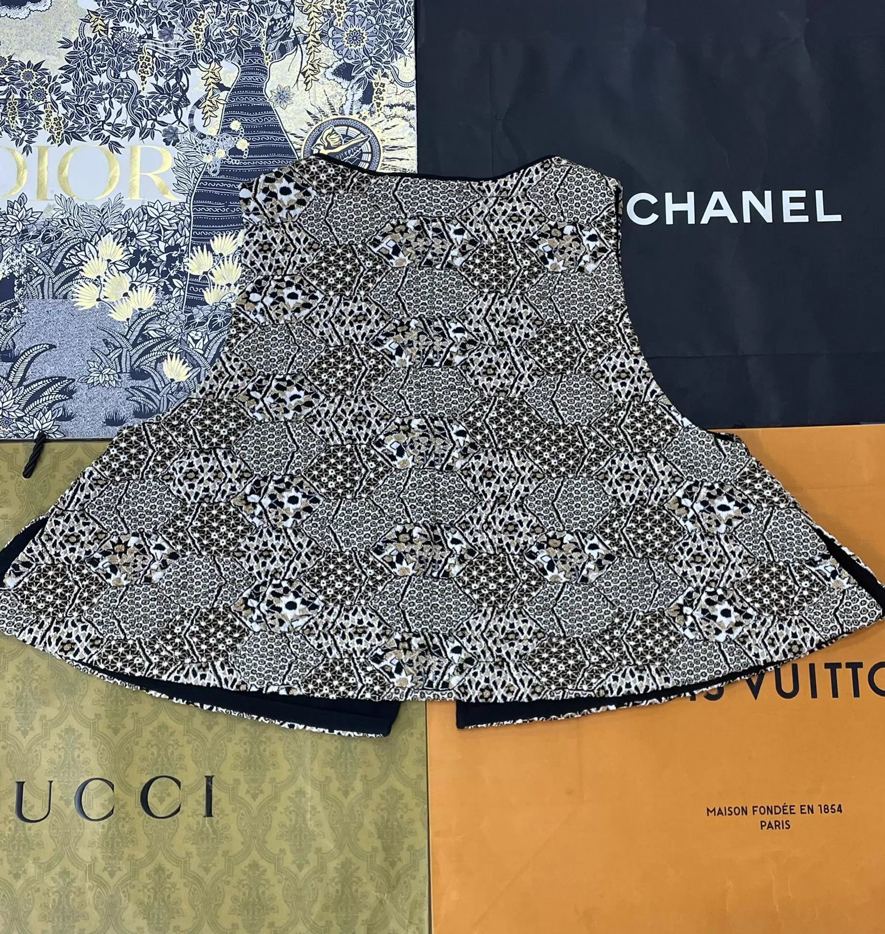 Chanel Chanel Dubai Collection Gold Thread Embroidered Vest Size 38 Size S / US 4 / IT 40 - 3 Thumbnail