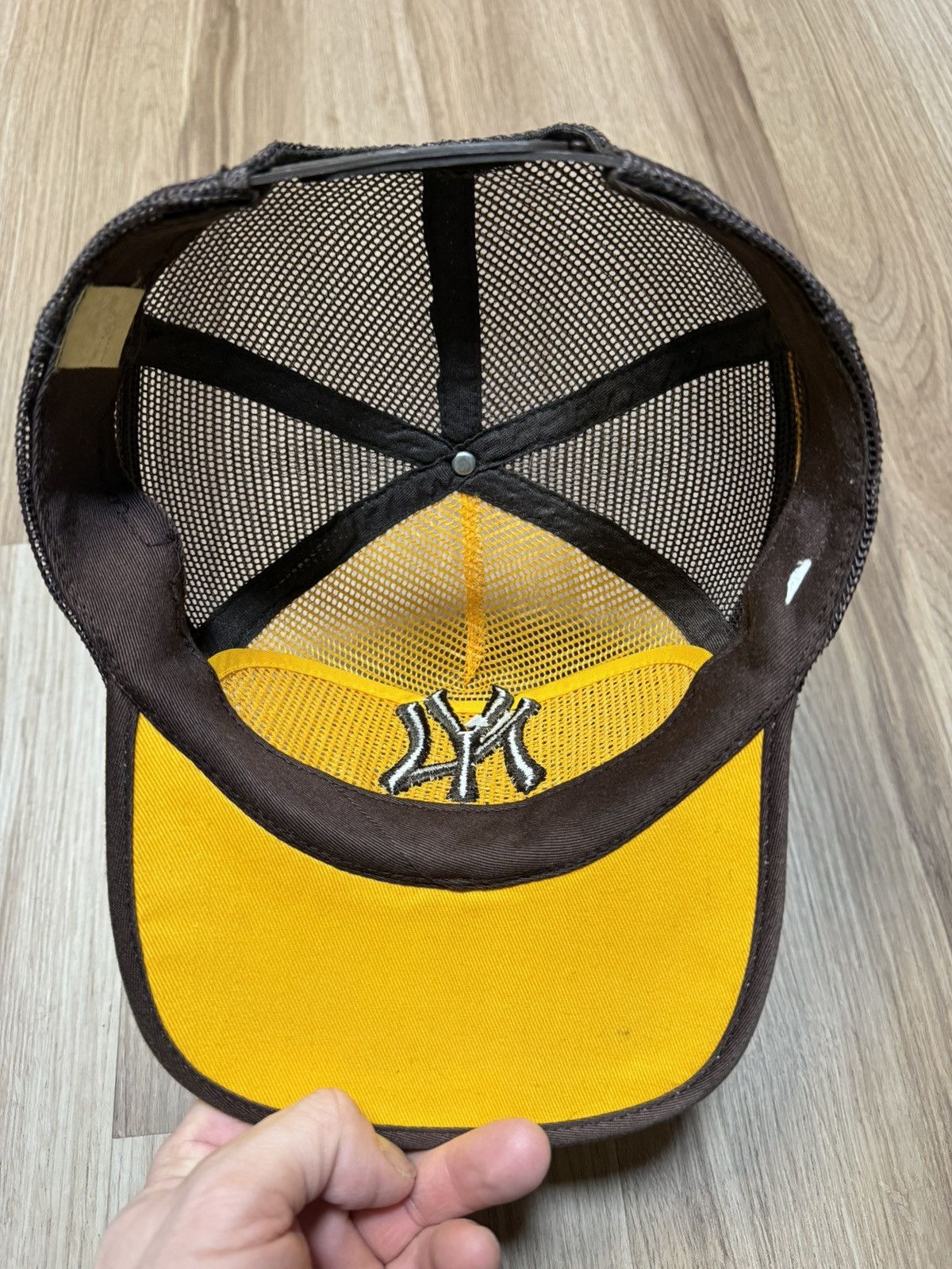 New York Yankees Vintage New York Yankees SnapBack Mesh Trucker Yellow Brown Size ONE SIZE - 3 Thumbnail
