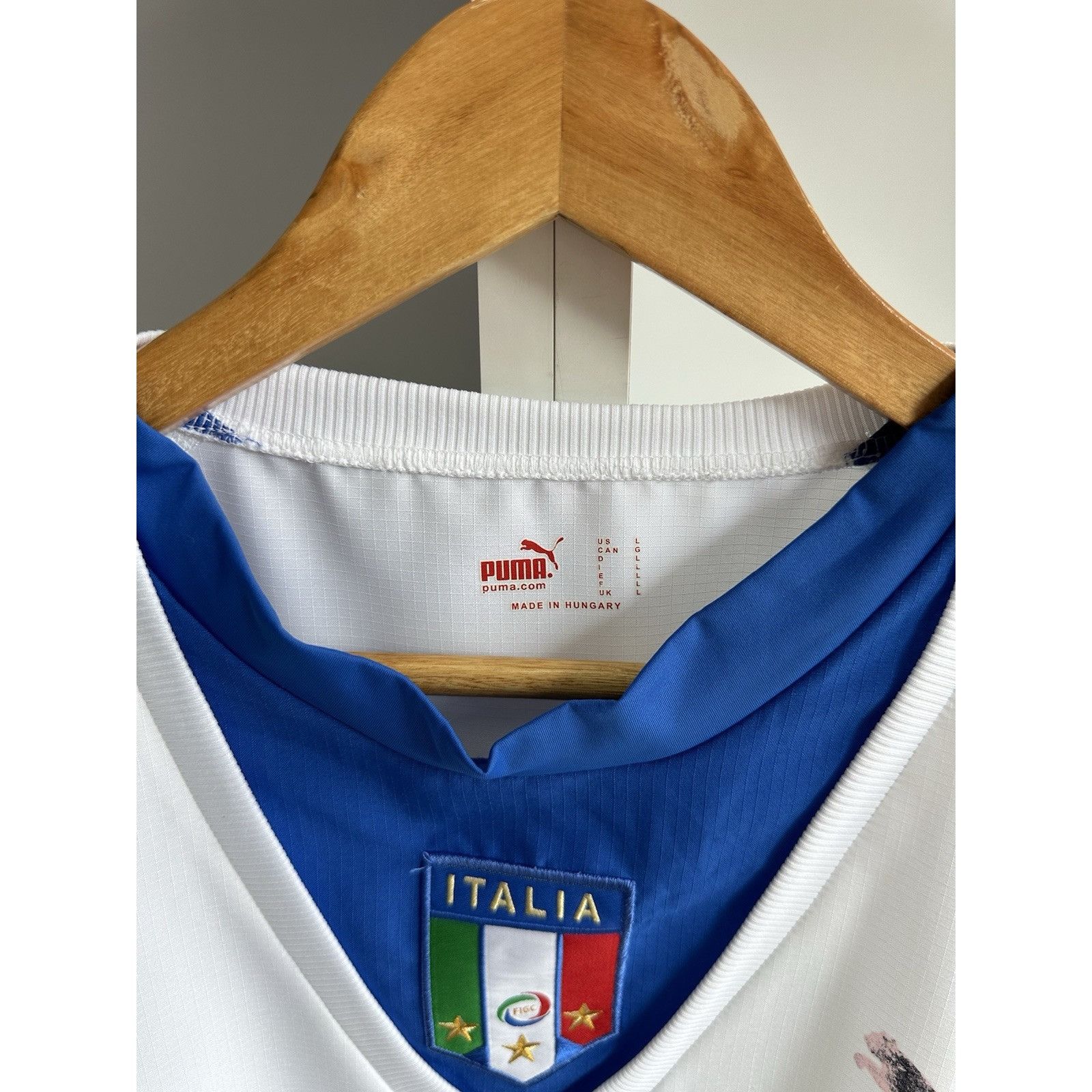 Puma ITALY 2006 AWAY FOOTBALL SHIRT SOCCER JERSEY PUMA sz XL MEN Size US L / EU 52-54 / 3 - 6 Thumbnail