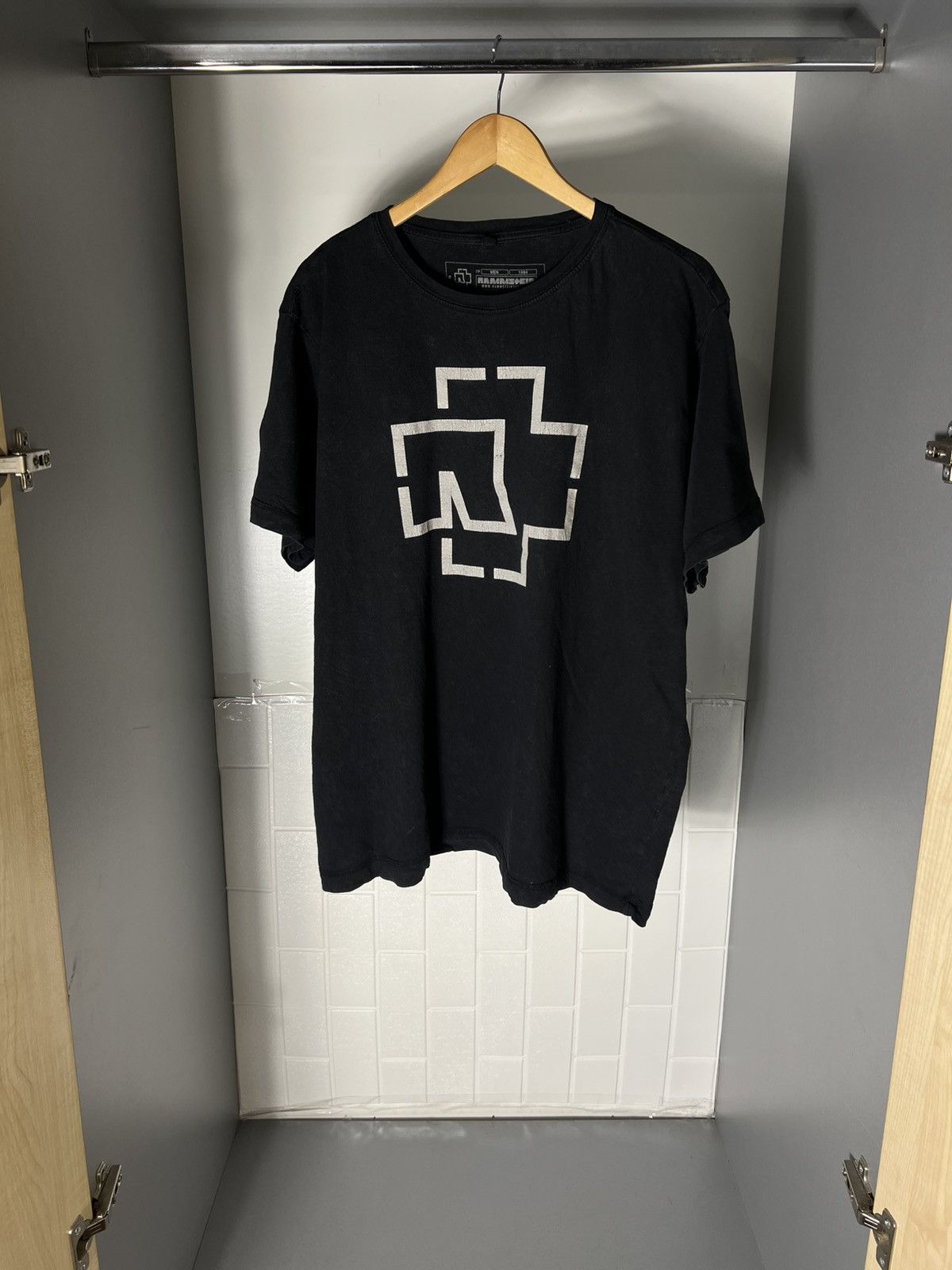 Band Tees VINTAGE RAMMSTEIN WORLD TOUR ROCK T-SHIRT RETRO METAL 90s Size US XXL / EU 58 / 5 - 2 Thumbnail