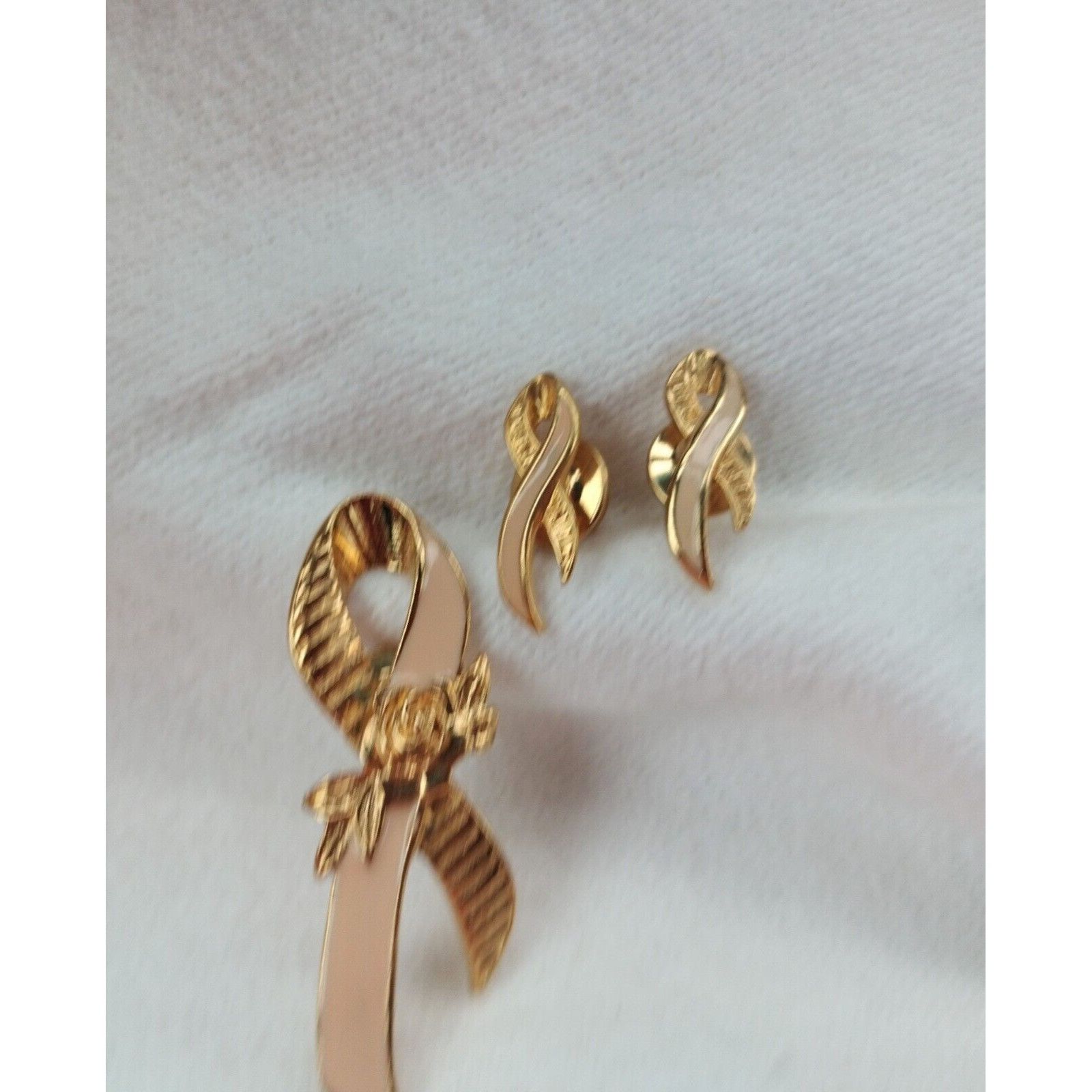 Vintage Avon Breast Cancer Awareness Pin Earring Set Rose Pink Ribbo Size ONE SIZE - 3 Thumbnail