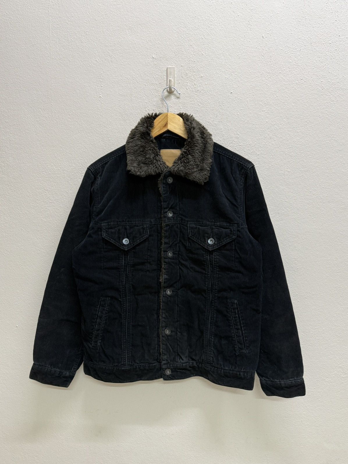 UNIQLO FAUX FUR DONUT BUTTON CUDROY JACKET