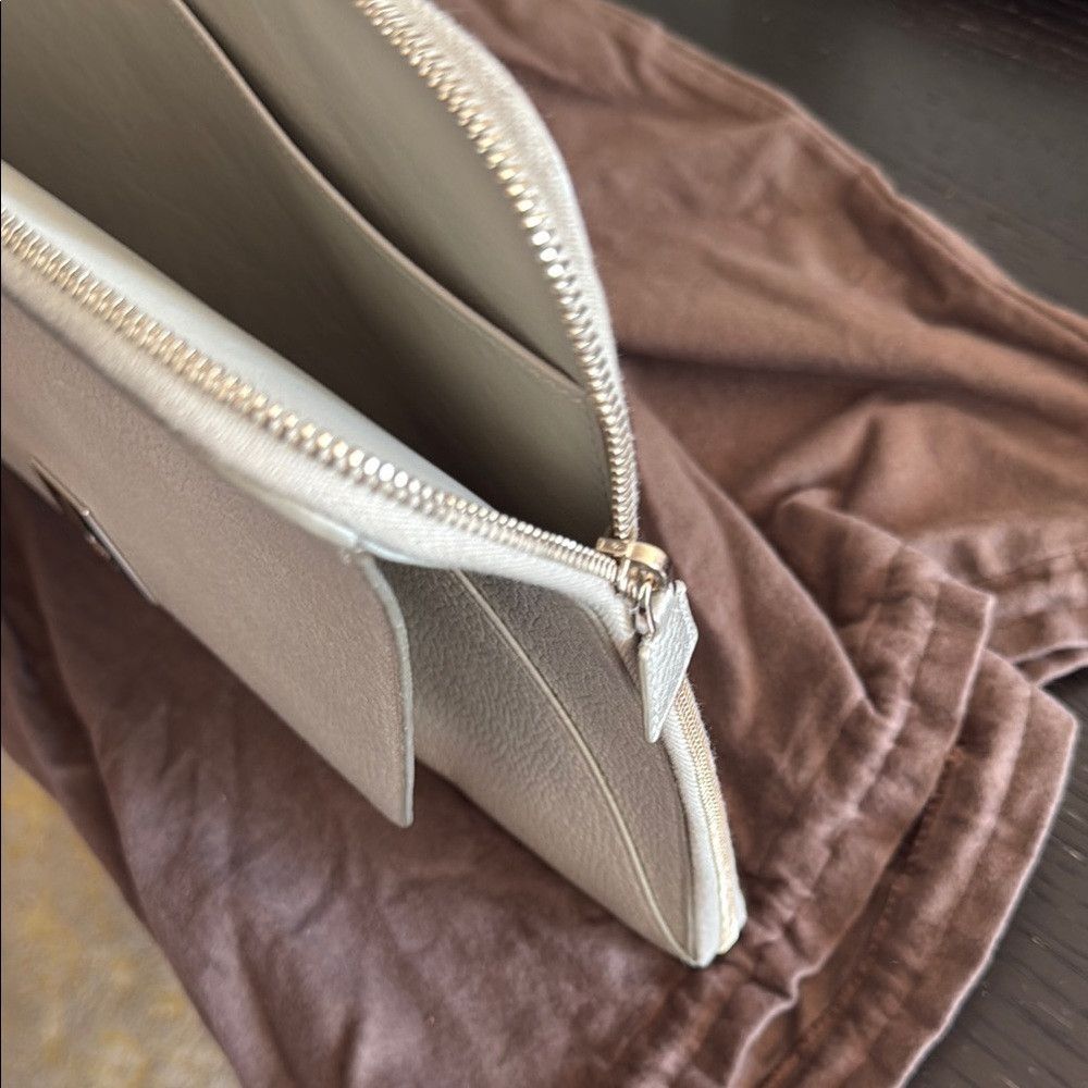 Akris Akris Silver Gray Clutch with Sleek Minimalist Design Size ONE SIZE - 7 Thumbnail