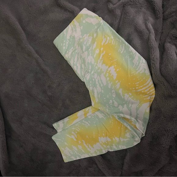Fabletics Fabletics watercolor printed leggings size large Size 34" / US 12 / IT 48 - 1 Thumbnail
