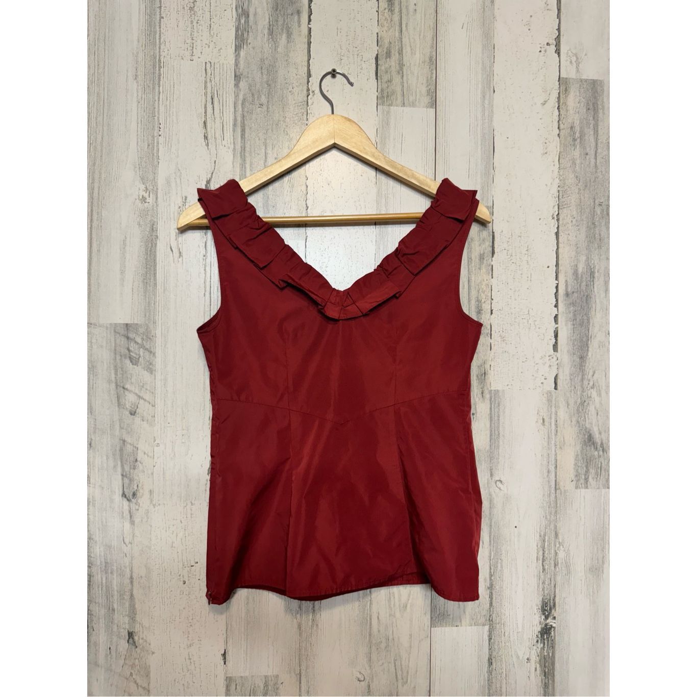 Ann Taylor Ann Taylor Red Ruffle V Neck Sleeveless Blouse Top Career Wo Size XS / US 0-2 / IT 36-38 - 2 Thumbnail