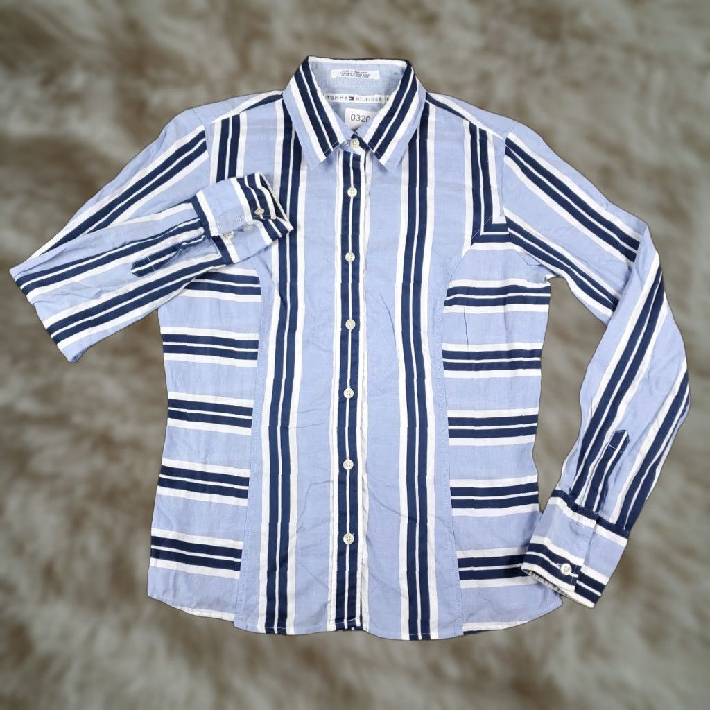 Tommy Hilfiger Tommy Hilfiger Women's Button-Up Shirt Size 6 Blue Striped Long Sleeve Casual Modern Preppy Size M / US 6-8 / IT 42-44 - 1 Thumbnail