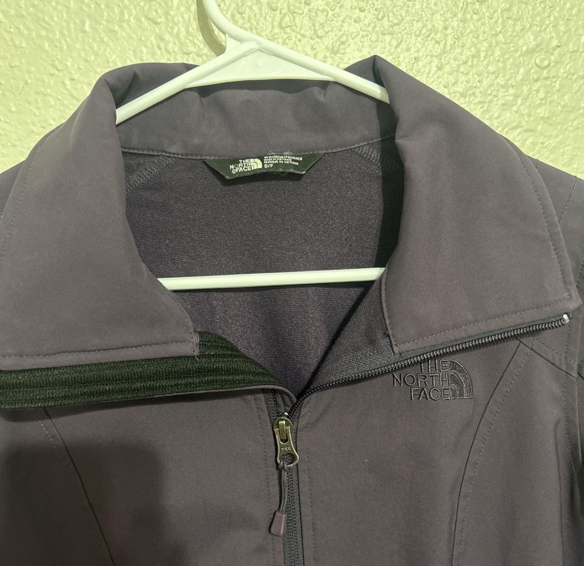 The North Face Women's The North Face Softshell Jacket - Dark Purple Size S Size S / US 4 / IT 40 - 2 Thumbnail
