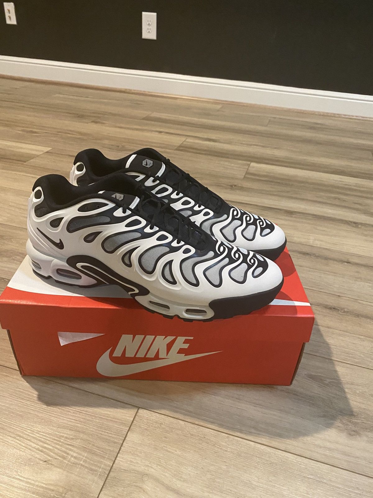 Nike Air Max Plus Drift Size US 15 / EU 48 - 4 Thumbnail
