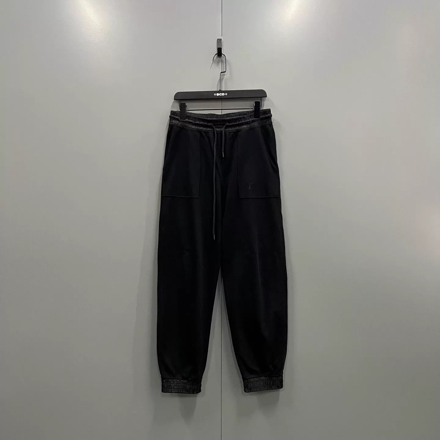 Louis Vuitton lv-black-blocked-drawstring-pants-M-95new Size US 32 / EU 48 - 1 Thumbnail