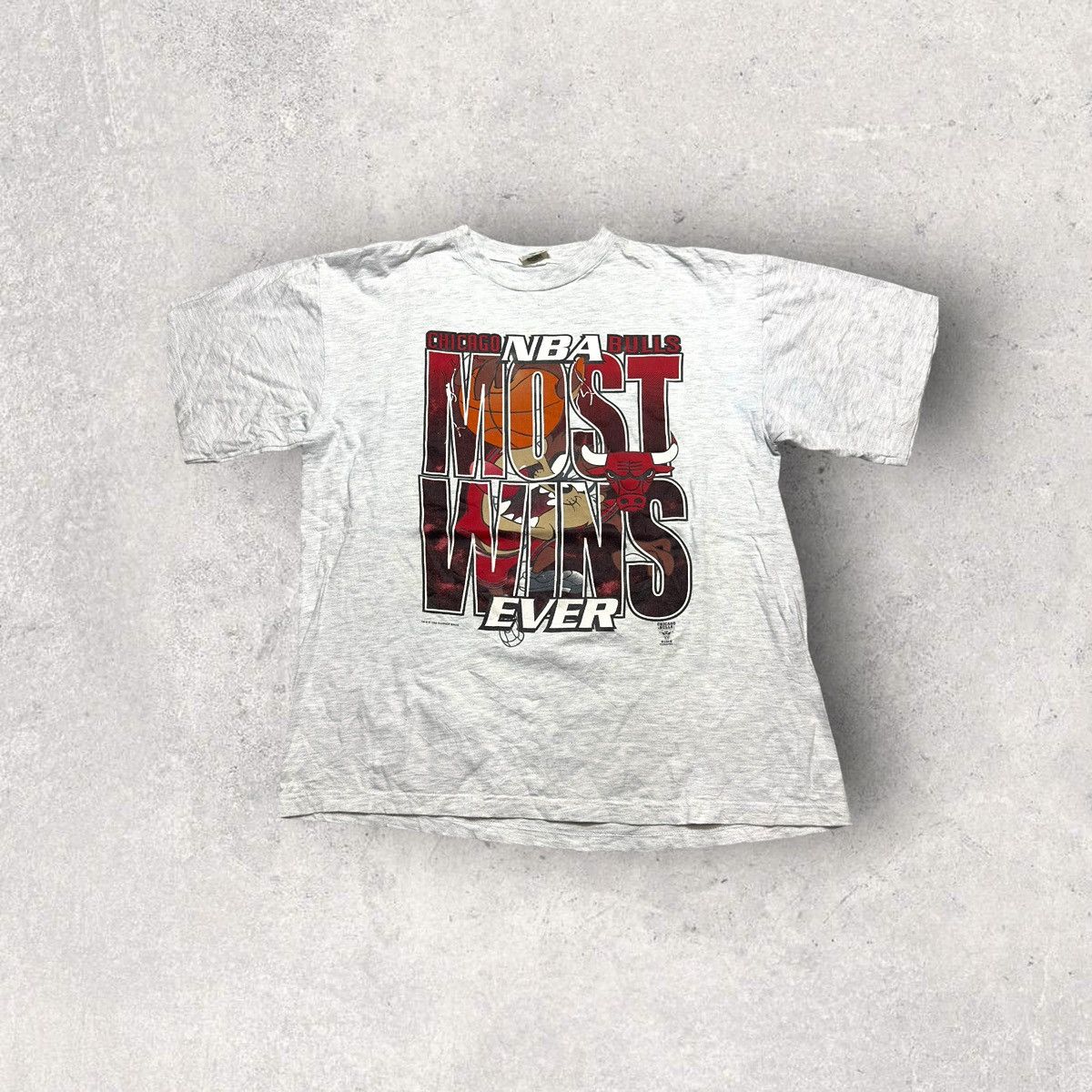 NBA × Vintage × Warner Bros Vintage Chicago Bulls Taz Most Wins Ever tee Size US XL / EU 56 / 4 - 1 Thumbnail