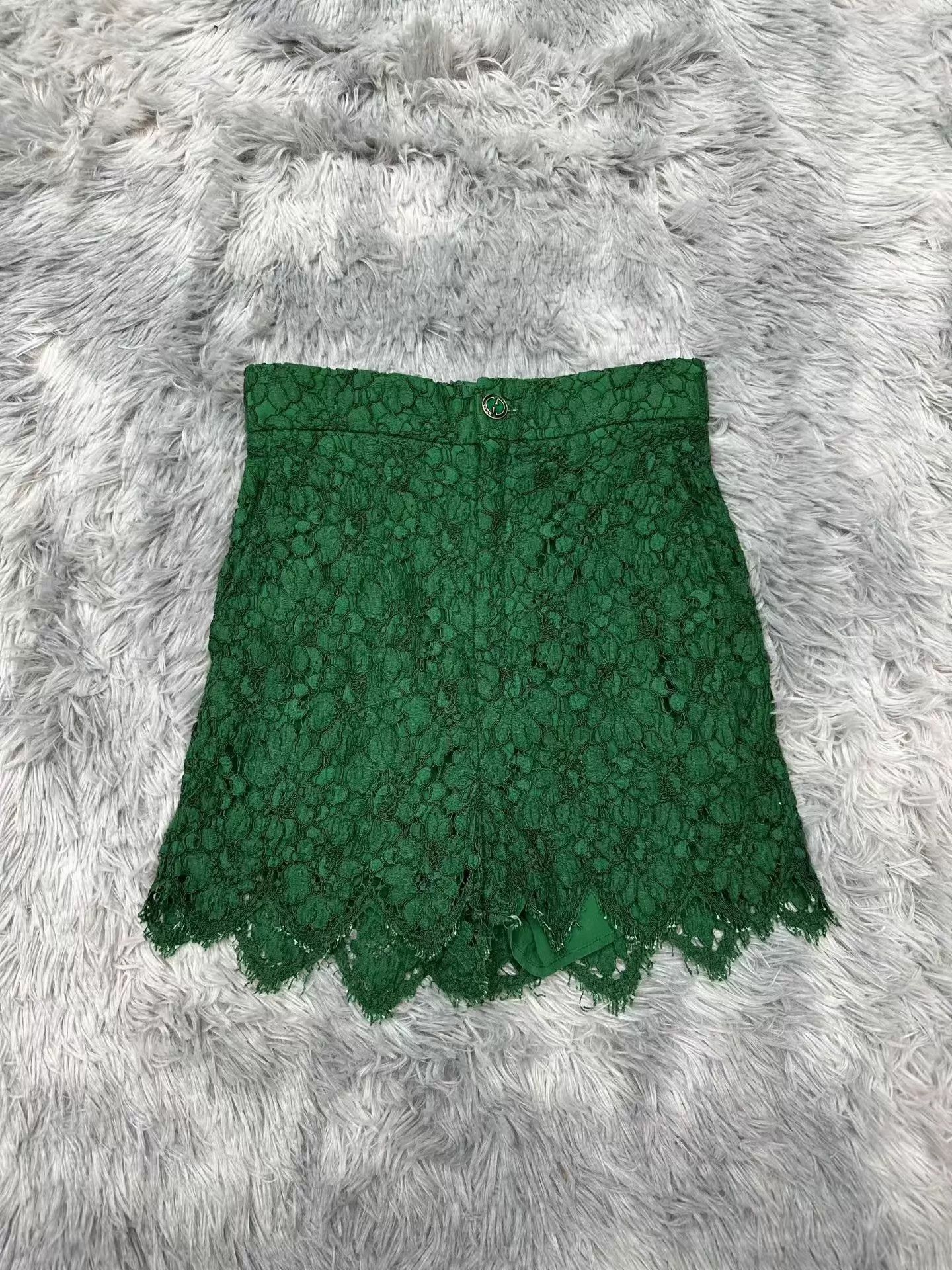 Gucci Gucci Women's New Lace Mini Skirt 36 Size 25" / US 0 / IT 36 - 1 Thumbnail