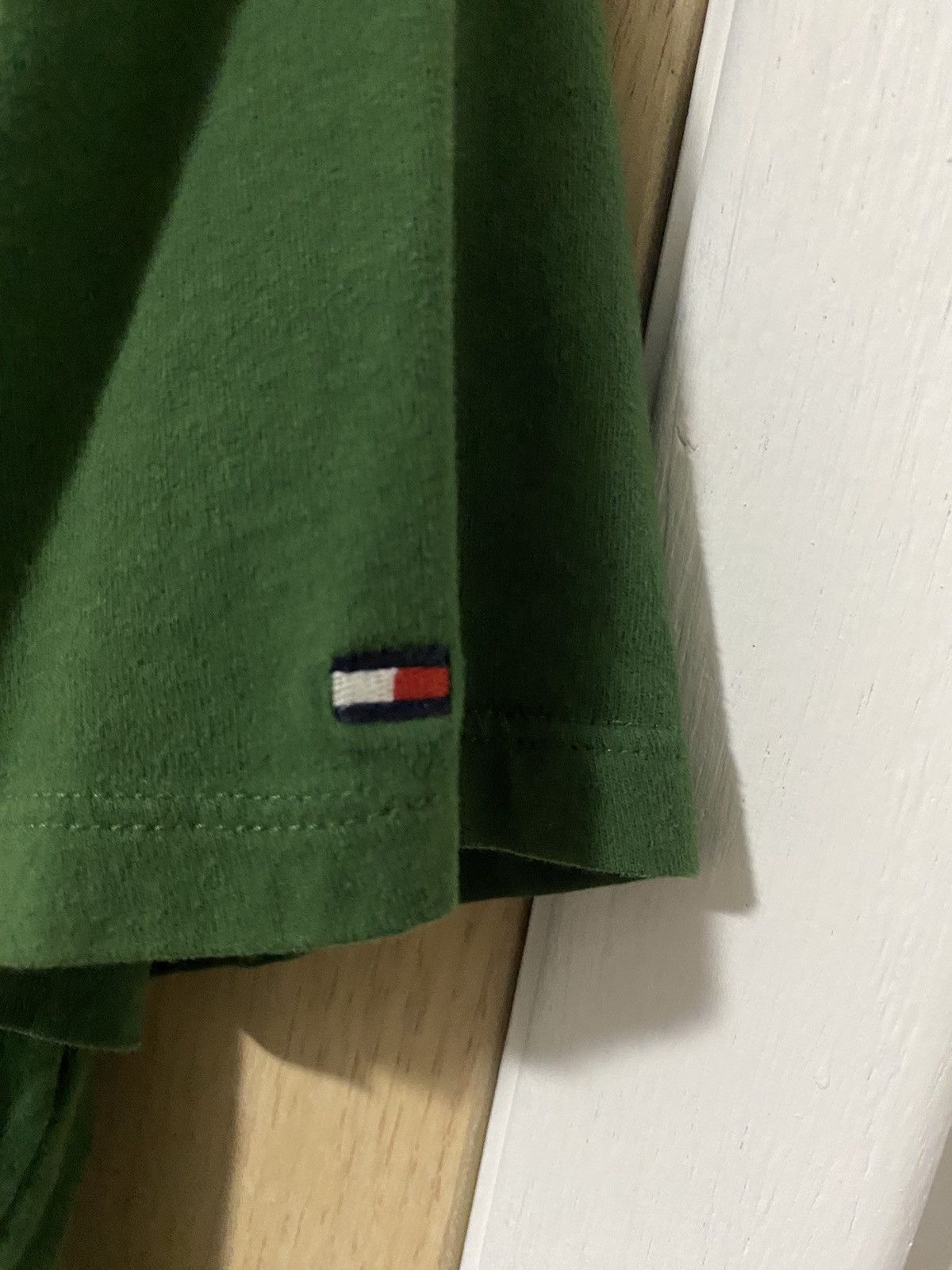 Tommy Hilfiger × Tommy Jeans × Vintage Green Tommy Hilfiger Logo T-Shirt Size US L / EU 52-54 / 3 - 3 Thumbnail