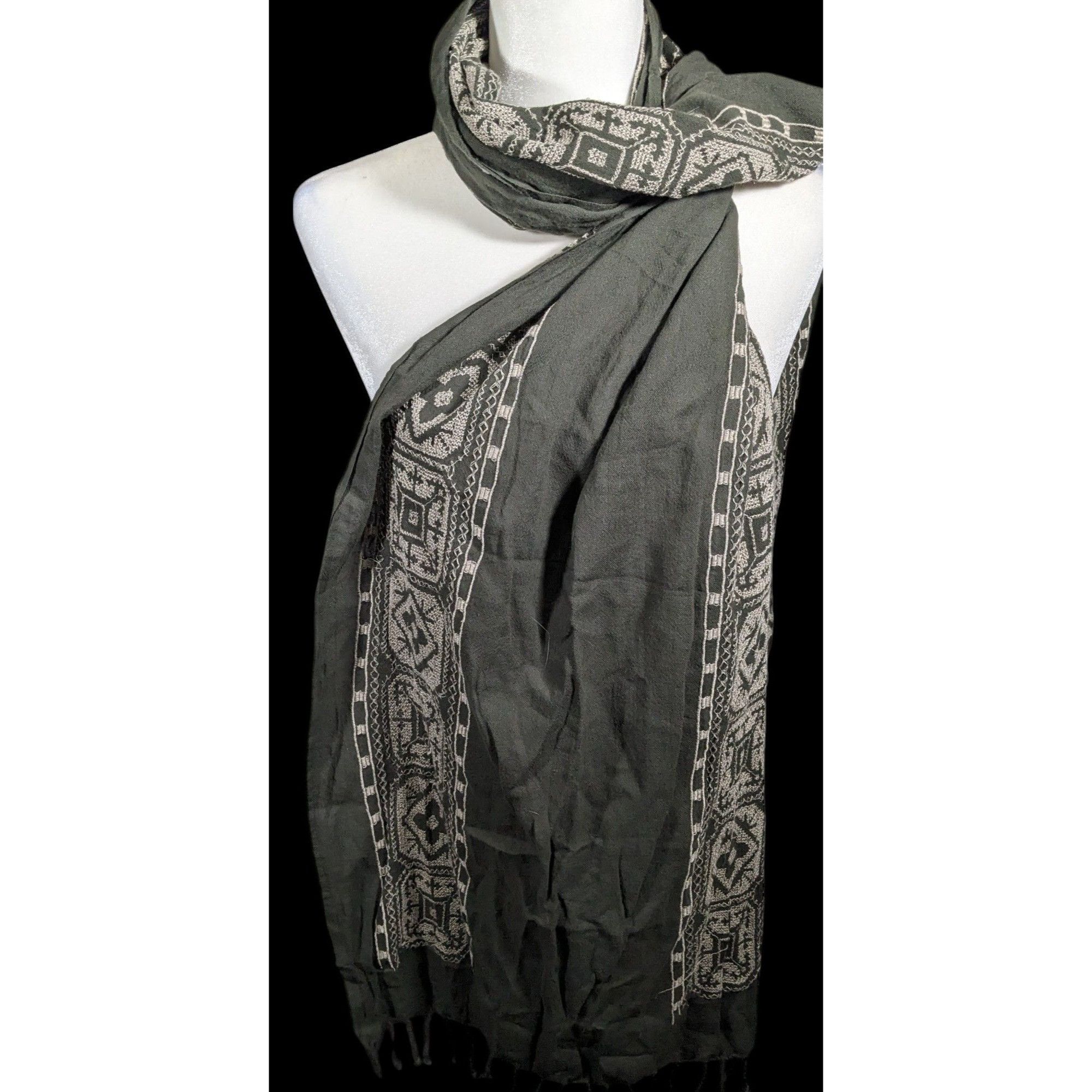 Other Vintage Green And White Floral Embroidered Scarf Size ONE SIZE - 2 Thumbnail