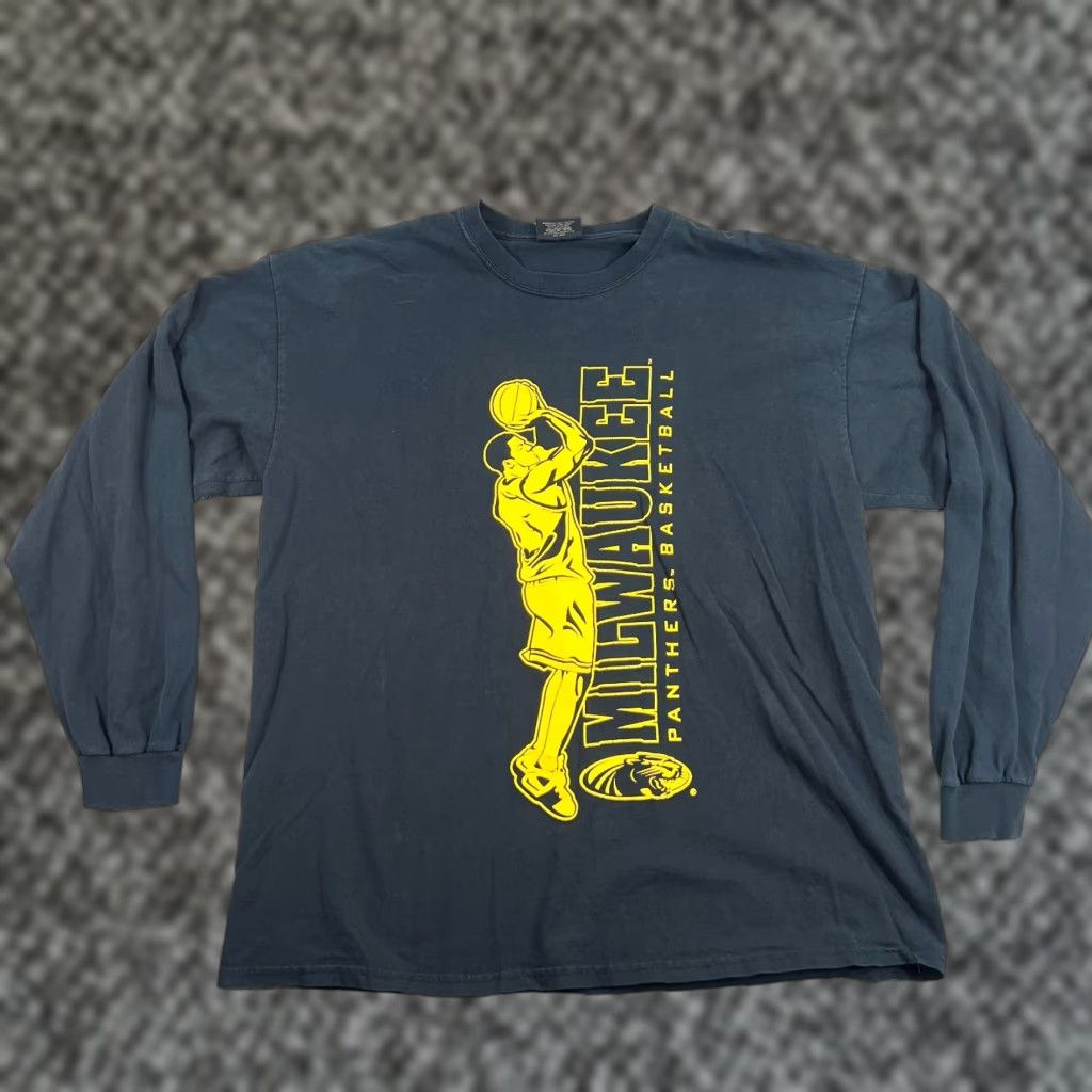 Vintage VINTAGE University of Wisconsin Milwaukee Panthers T-Shirt XL Long Sleeve Black Crew Neck MV Sport Men - Panthers, NCAA, College Basketball Size US XL / EU 56 / 4 - 1 Thumbnail