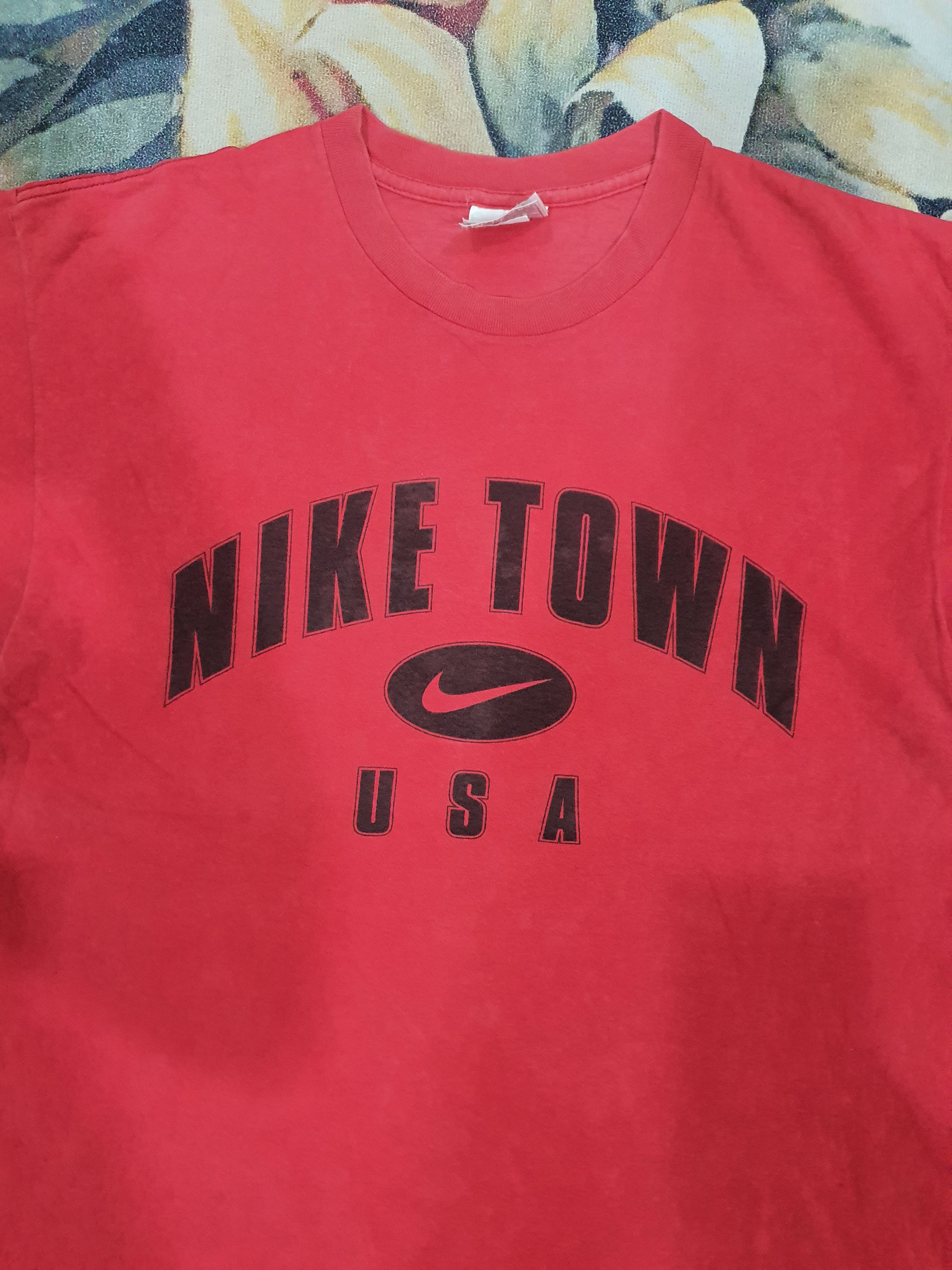 Nike vintage Nike Town USA t-shirt Size US M / EU 48-50 / 2 - 6 Thumbnail