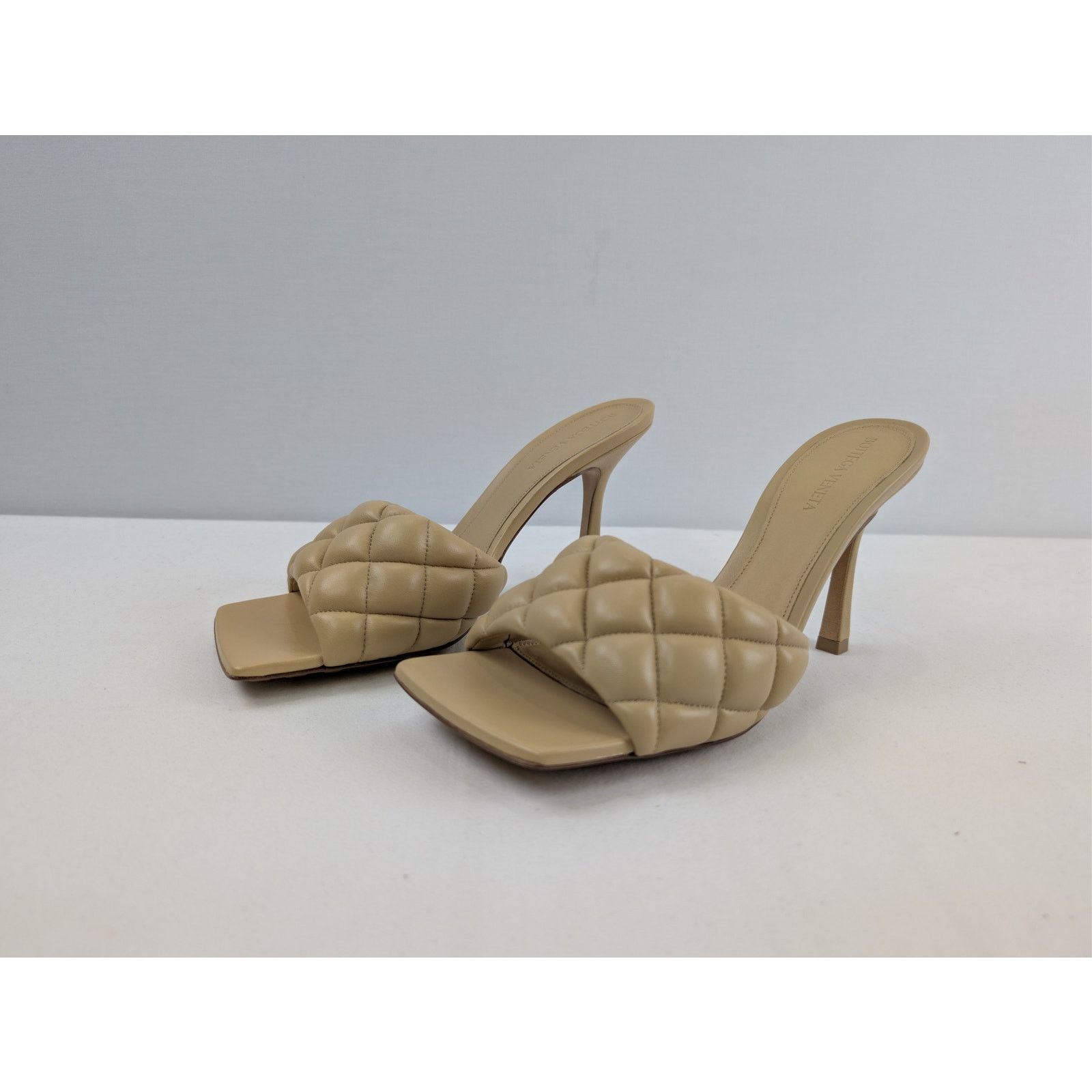 Bottega Veneta o1rshd1 Nappa Matelasse Padded Sandal in Cane Sugar Size US 10.5 / IT 40.5 - 7 Thumbnail