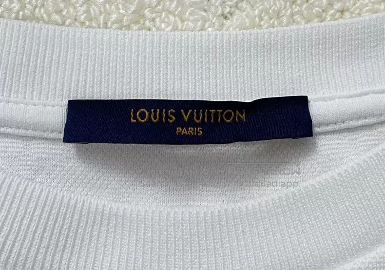 Louis Vuitton Louis Vuitton White dark print full logo pocket short slee Size US L / EU 52-54 / 3 - 3 Thumbnail