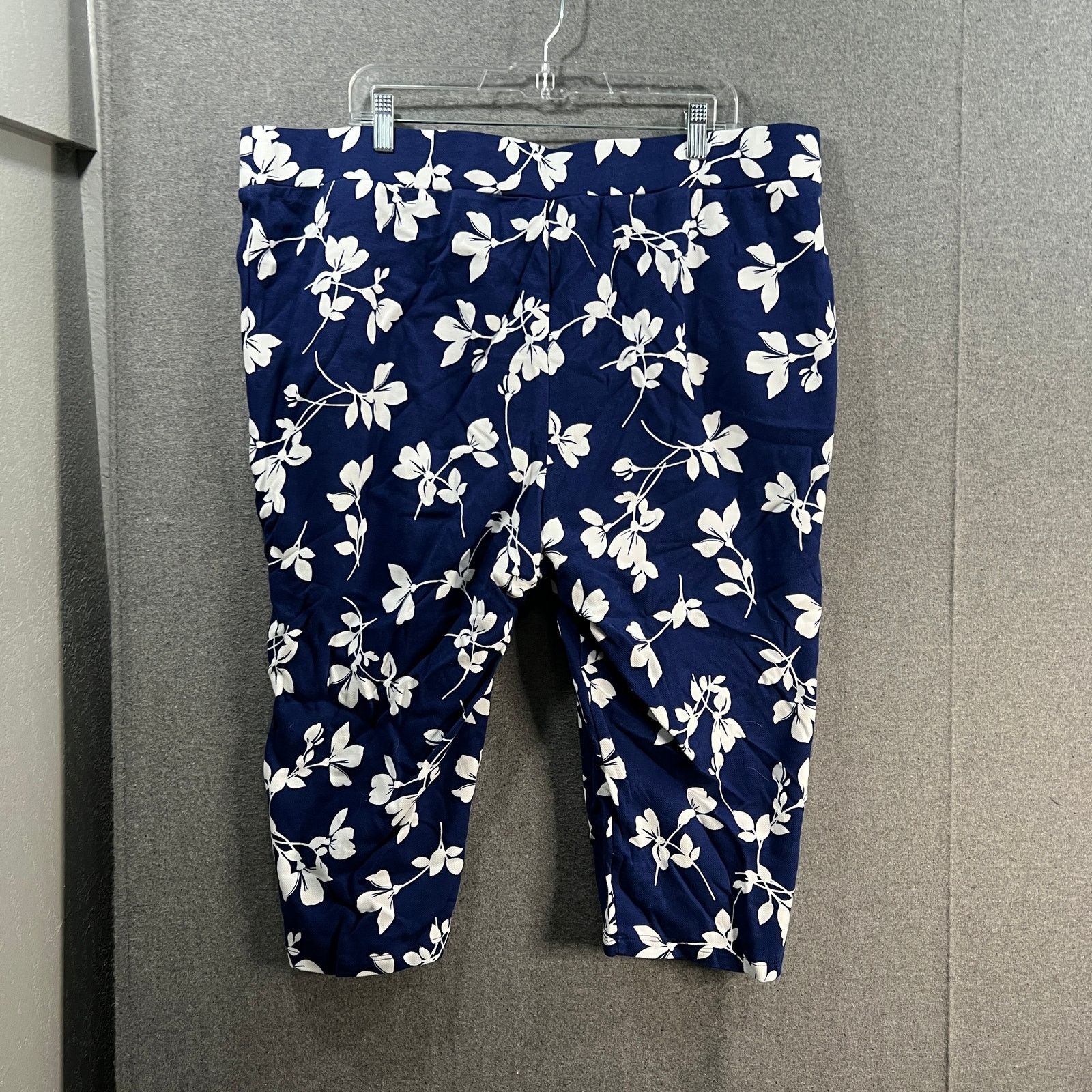Other Belle by Kim Gravel Petite Perfect Pique Floral Pant Size 40" / US 18 - 2 Thumbnail