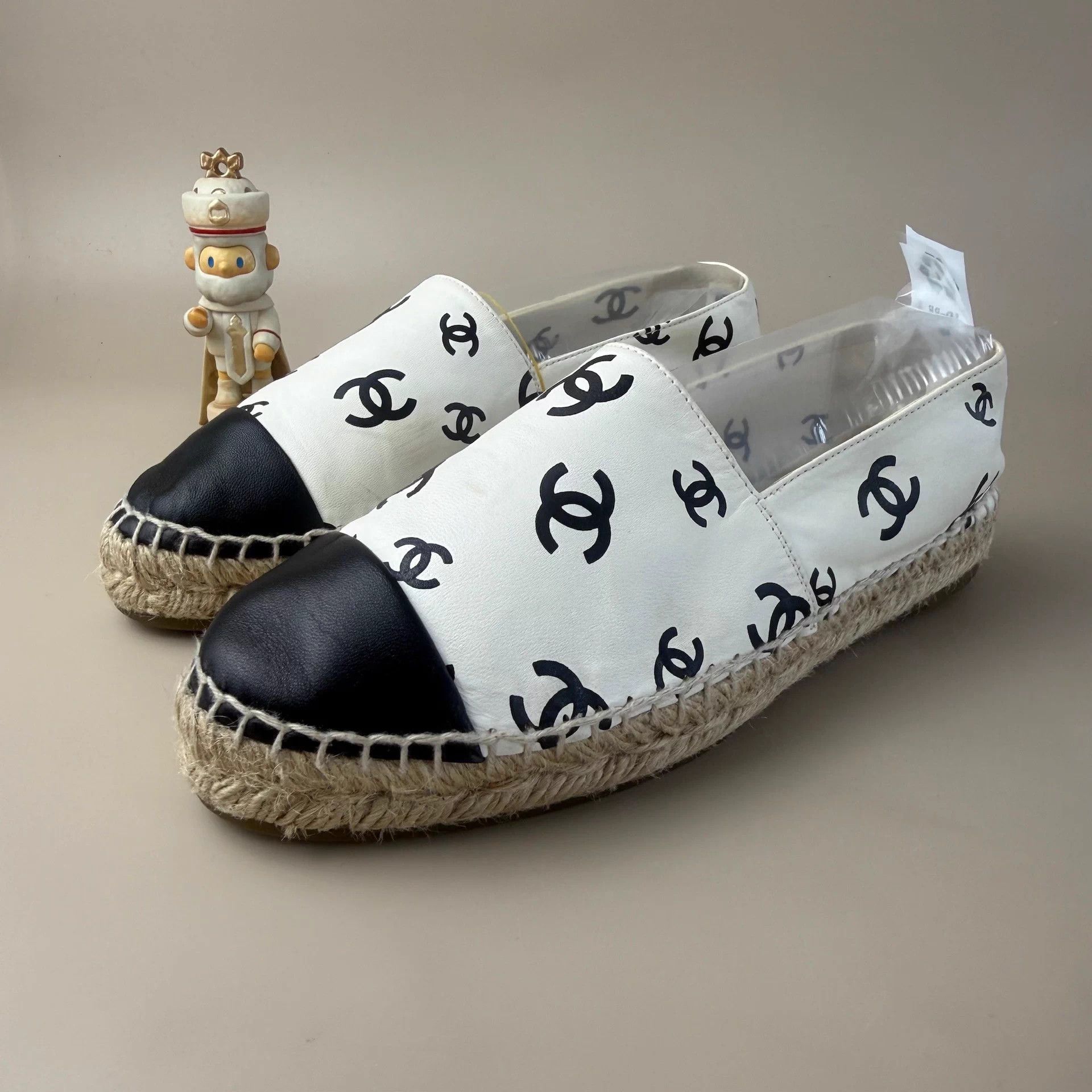 Chanel Chanel CC All Over Print Fisherman Slipper 38 95 New YLP3421 Size US 7 / IT 37 - 1 Thumbnail