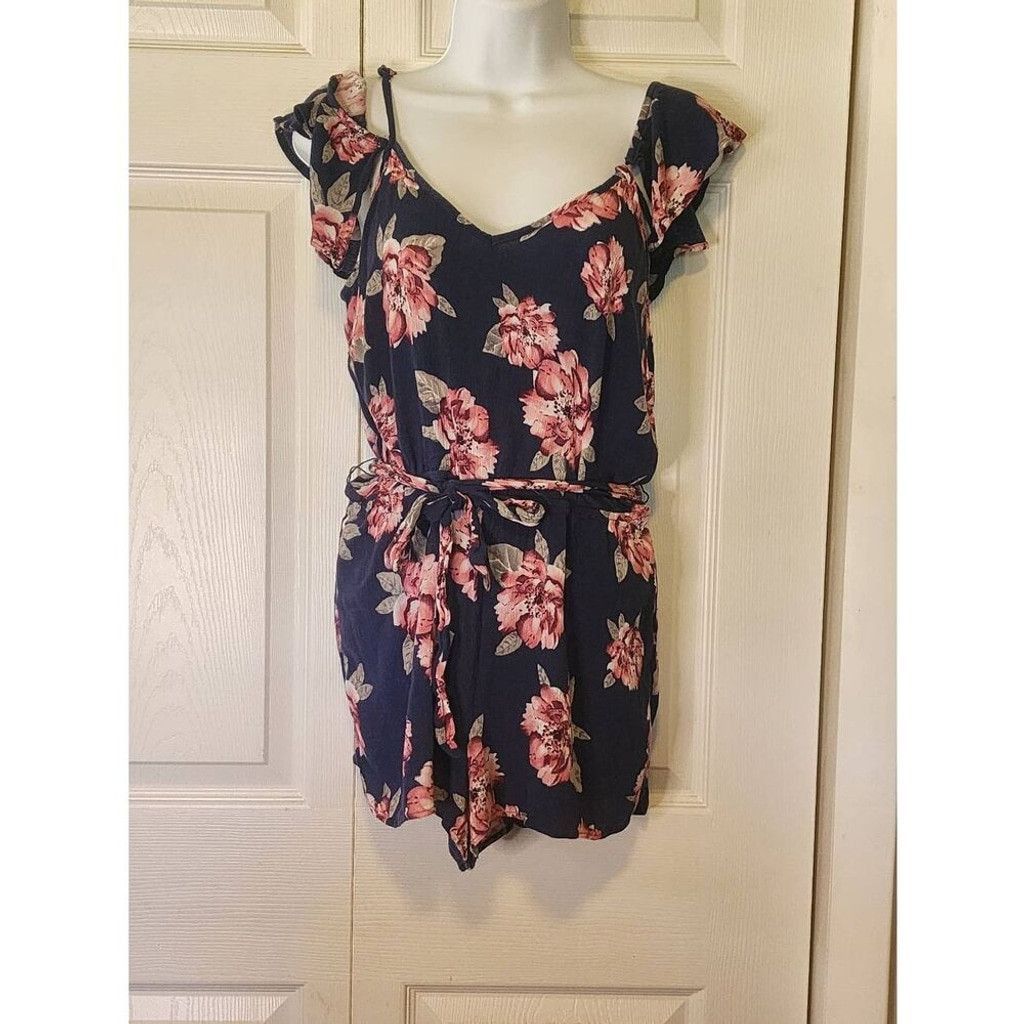 Other Charlotte Russe Floral Romper Size 28" / US 6 / IT 42 - 2 Thumbnail