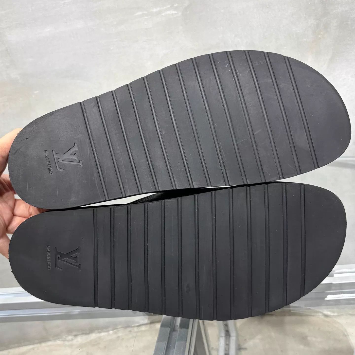 Louis Vuitton Louis Vuitton Damier Velcro Slipper Black UK9 Size US 10 / EU 43 - 7 Thumbnail