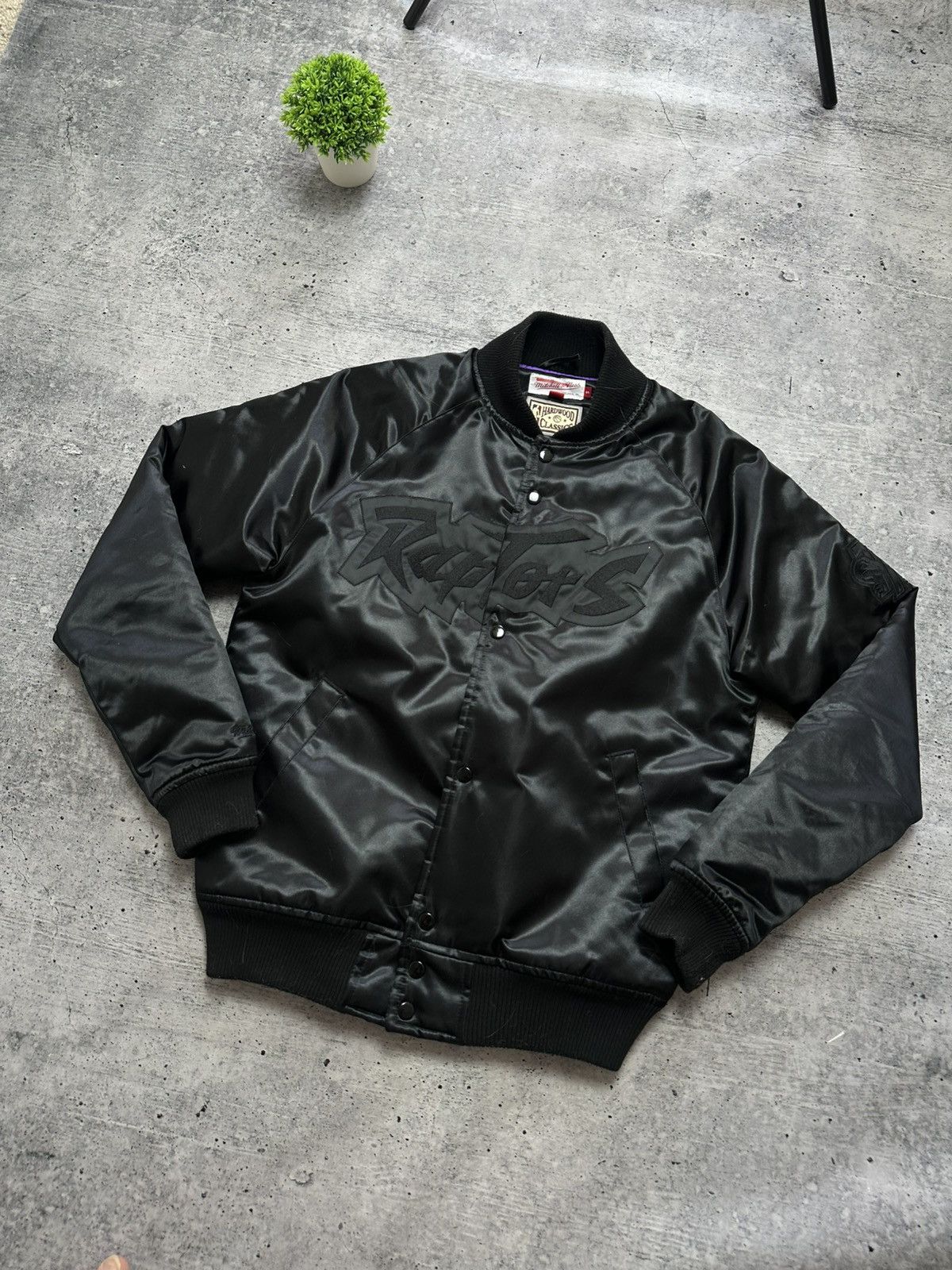 Mitchell & Ness Mitchell & Ness Raptors NBA Hardwood Satin Bomber Jacket Size US S / EU 44-46 / 1 - 3 Thumbnail