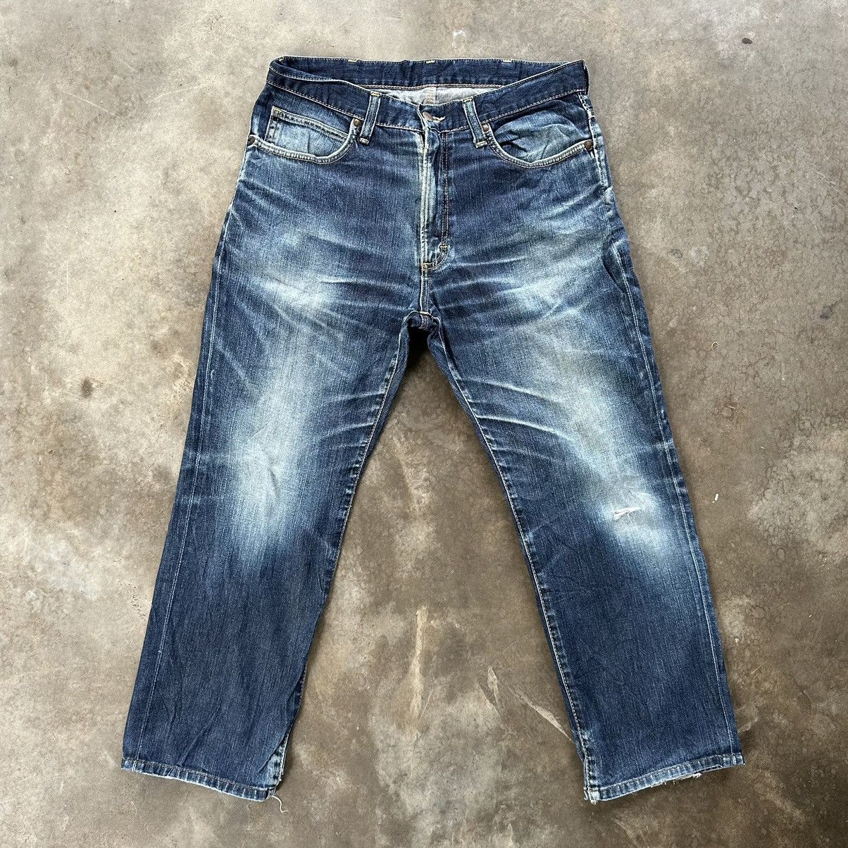 Japanese Brand Vintage Wrangler Distressed Jean Faded Denim Pant W34 Size US 34 / EU 50 - 1 Thumbnail