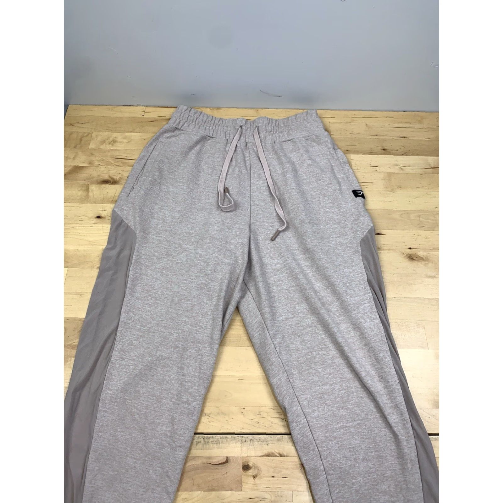 Gymshark GYMSHARK Joggers Womens S Activewear Drawstring Pants Pink 9524 Training Shoes? Size 28" / US 6 / IT 42 - 2 Thumbnail