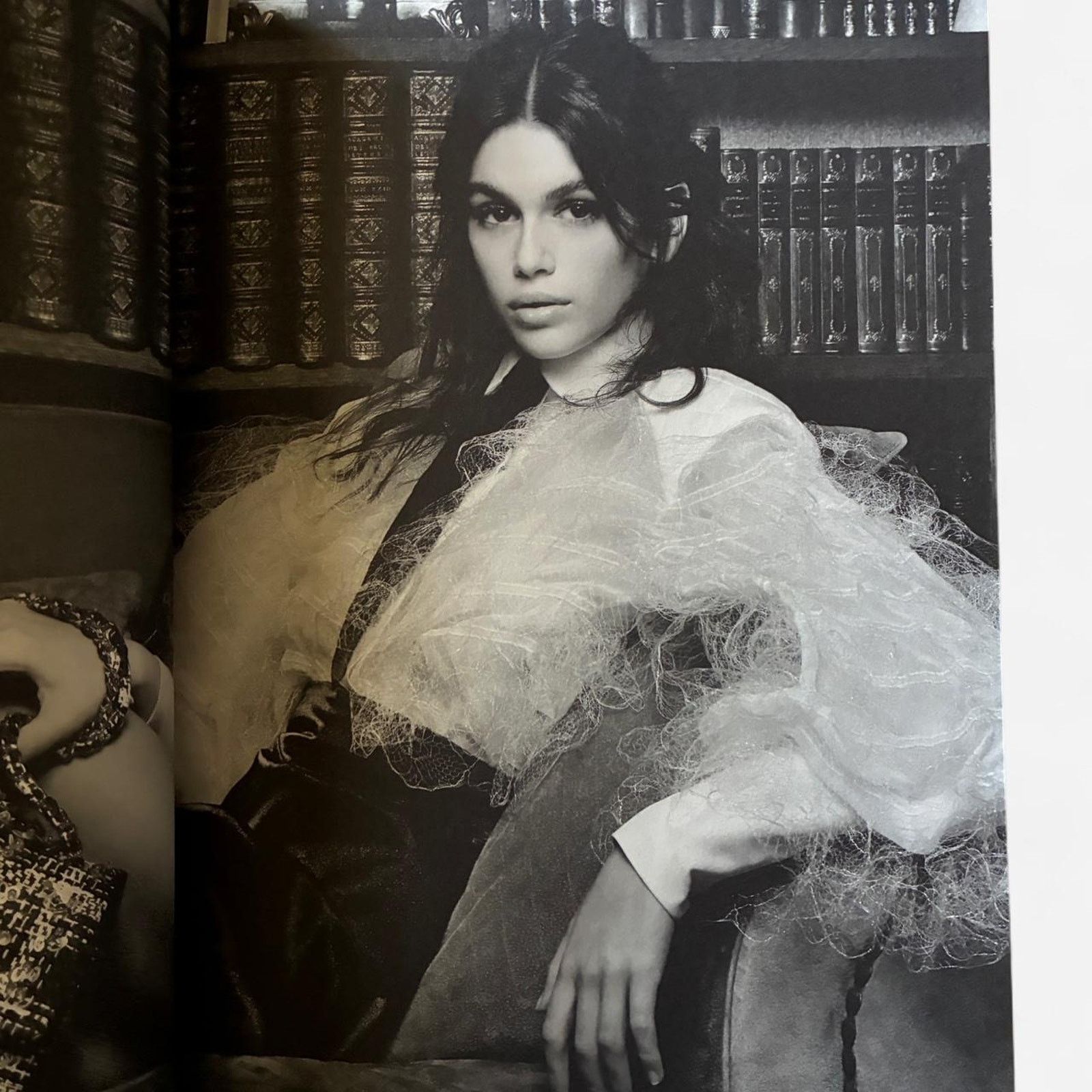 Chanel Chanel S/S 2018 look book catalog PHOTOS BY KARL LAGERFELD Size ONE SIZE - 3 Thumbnail