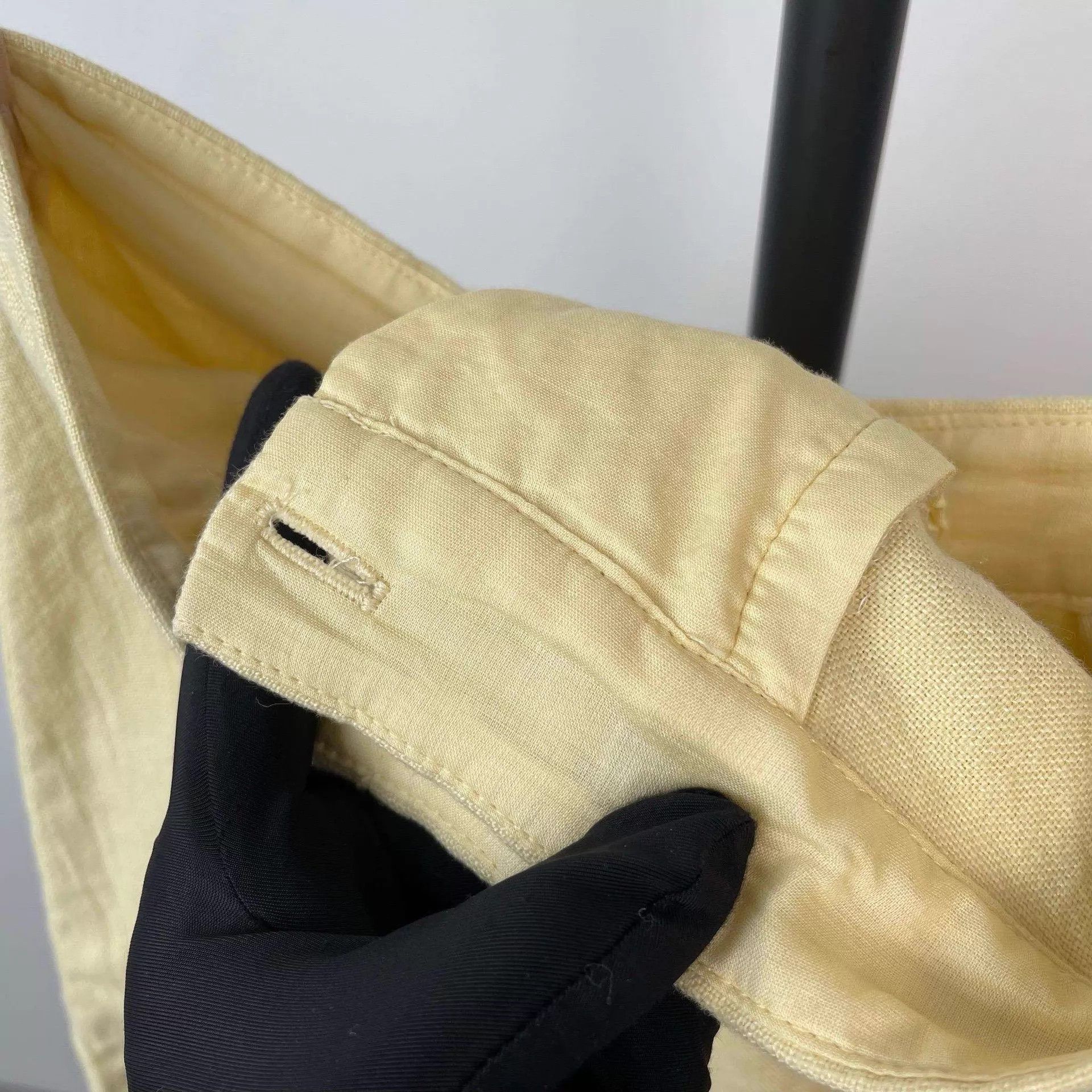 Valentino Valentino Linen-Cotton Short 38 Yellow Size 26" / US 2 / IT 38 - 2 Thumbnail