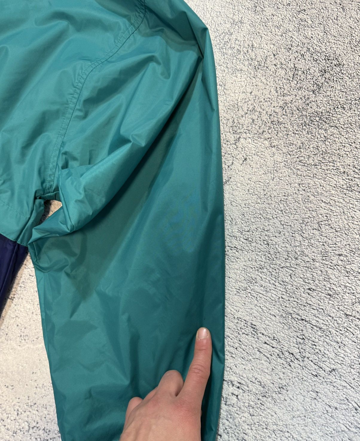 Nike Nike Vintage Windbreaker Jacket Men M Hooded Nylon Retro 90s Size US M / EU 48-50 / 2 - 20 Thumbnail