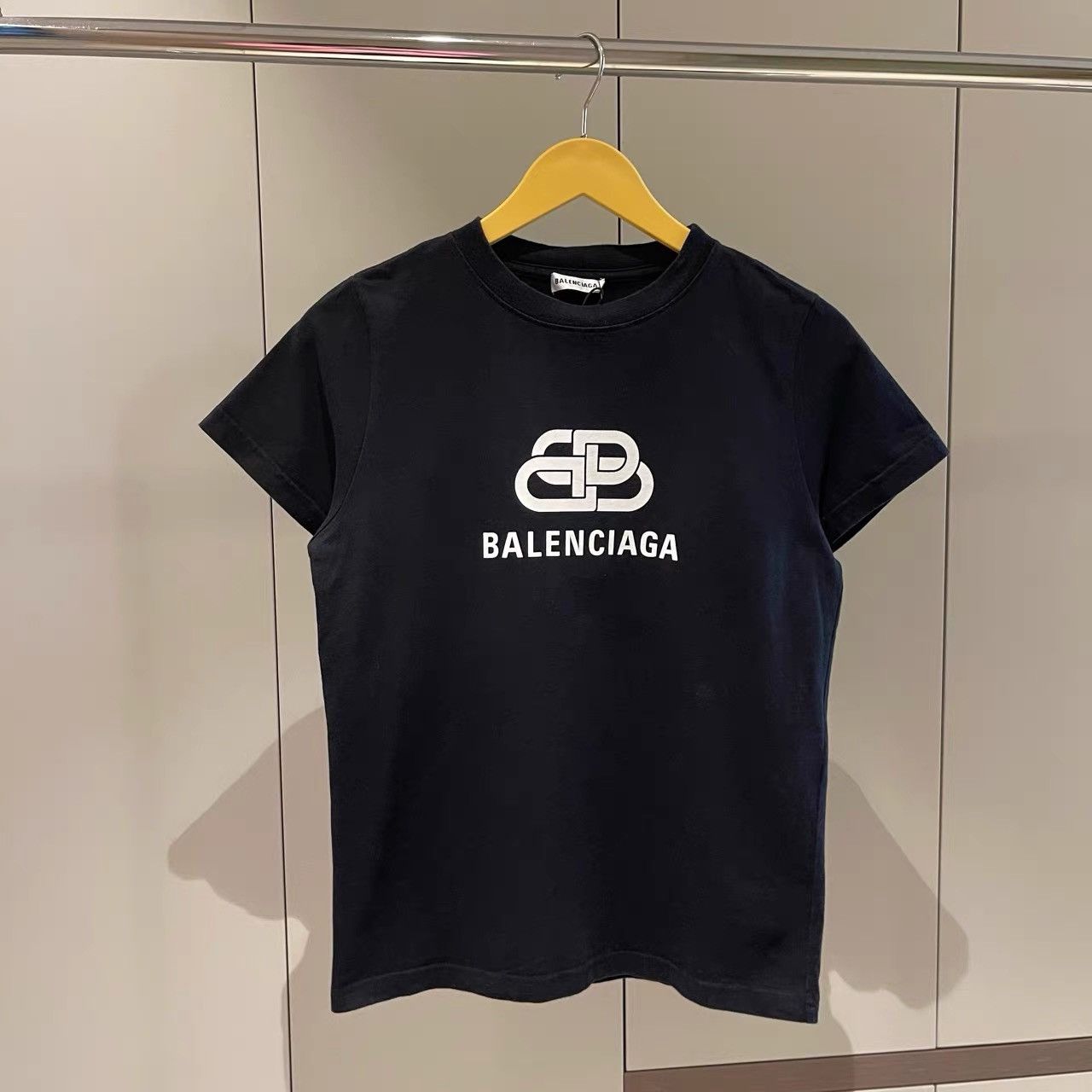 Balenciaga Balenciaga Black Buckle Logo Short Sleeve T-shirt K28 Size US S / EU 44-46 / 1 - 4 Thumbnail