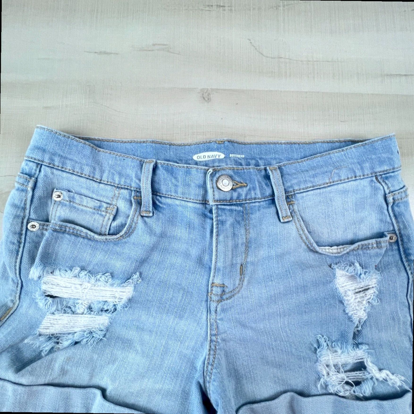 Old Navy Old Navy Womens Boyfriend Shorts 2 Distressed Denim Light Blue Mid Rise Size 26" / US 2 / IT 38 - 2 Thumbnail