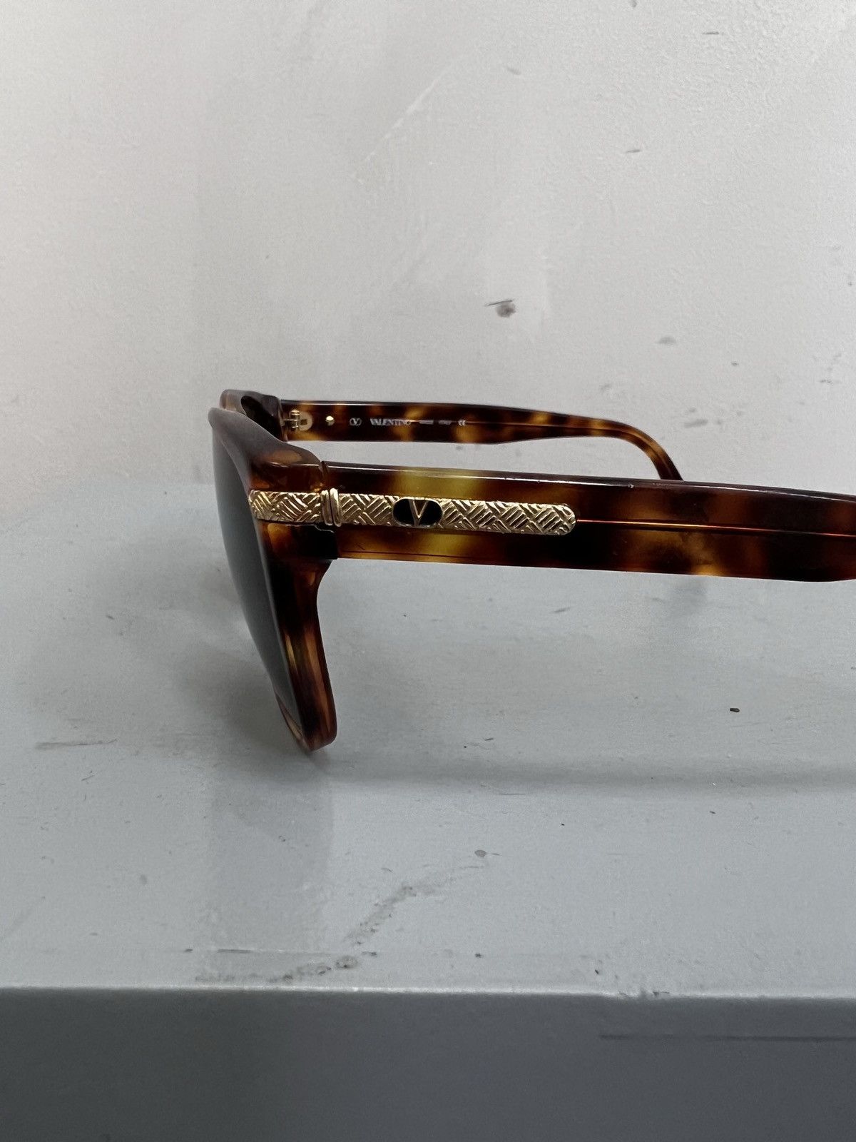 Valentino VINTAGE OLD MONEY VALENTINO BROWN SUNGLASSES Size ONE SIZE - 5 Thumbnail