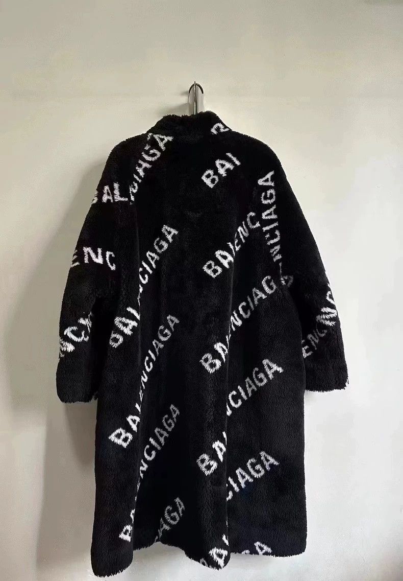 Balenciaga Balenciaga size 34 Full print teddy coat Size S / US 4 / IT 40 - 2 Thumbnail