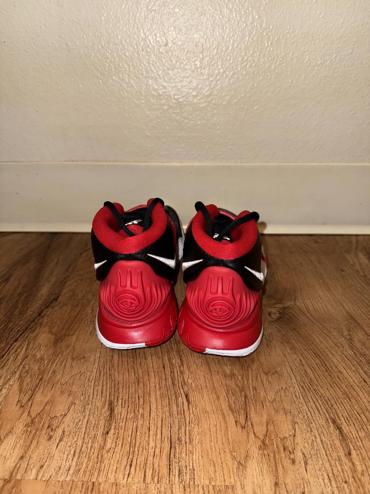 Nike Nike Kyrie 6 Team Black Univerity Red Size US 5 / EU 37 - 4 Thumbnail