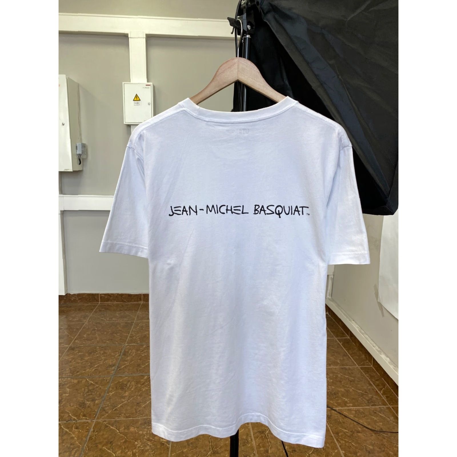 Uniqlo Y2K Uniqlo Jean Michel Basquiat Art Rare Retro T-Shirt Hype XL White Mens T-Shirt Retro Basquiat Art XL White Size US XL / EU 56 / 4 - 2 Thumbnail