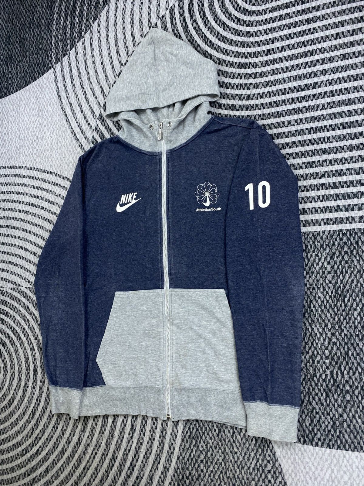 Nike Vintage Nike Athletics South Hooded Zipper Size US M / EU 48-50 / 2 - 4 Thumbnail