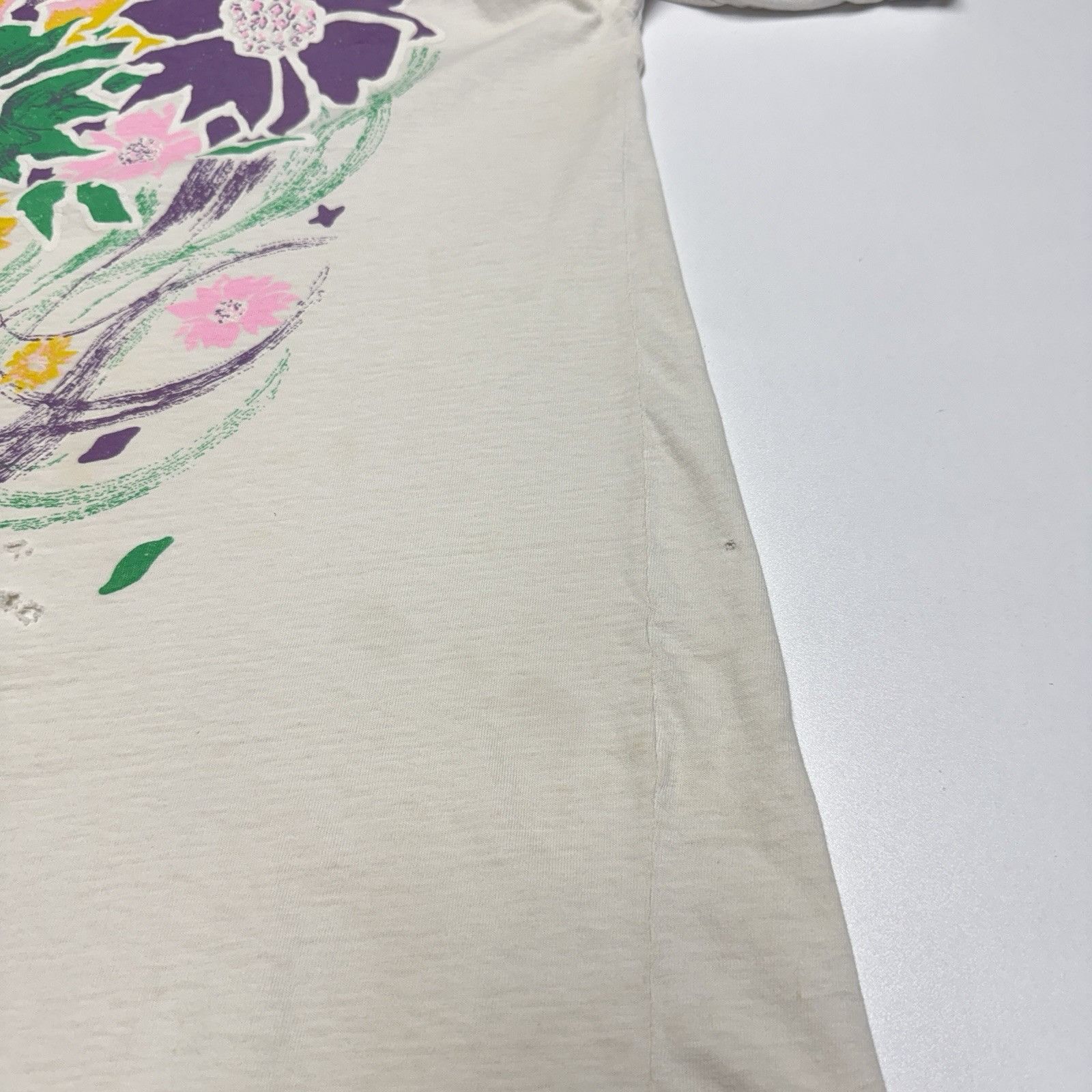 Vintage Vintage 90s Flower Art T Shirt White Single Stitch Size L Size US L / EU 52-54 / 3 - 10 Thumbnail