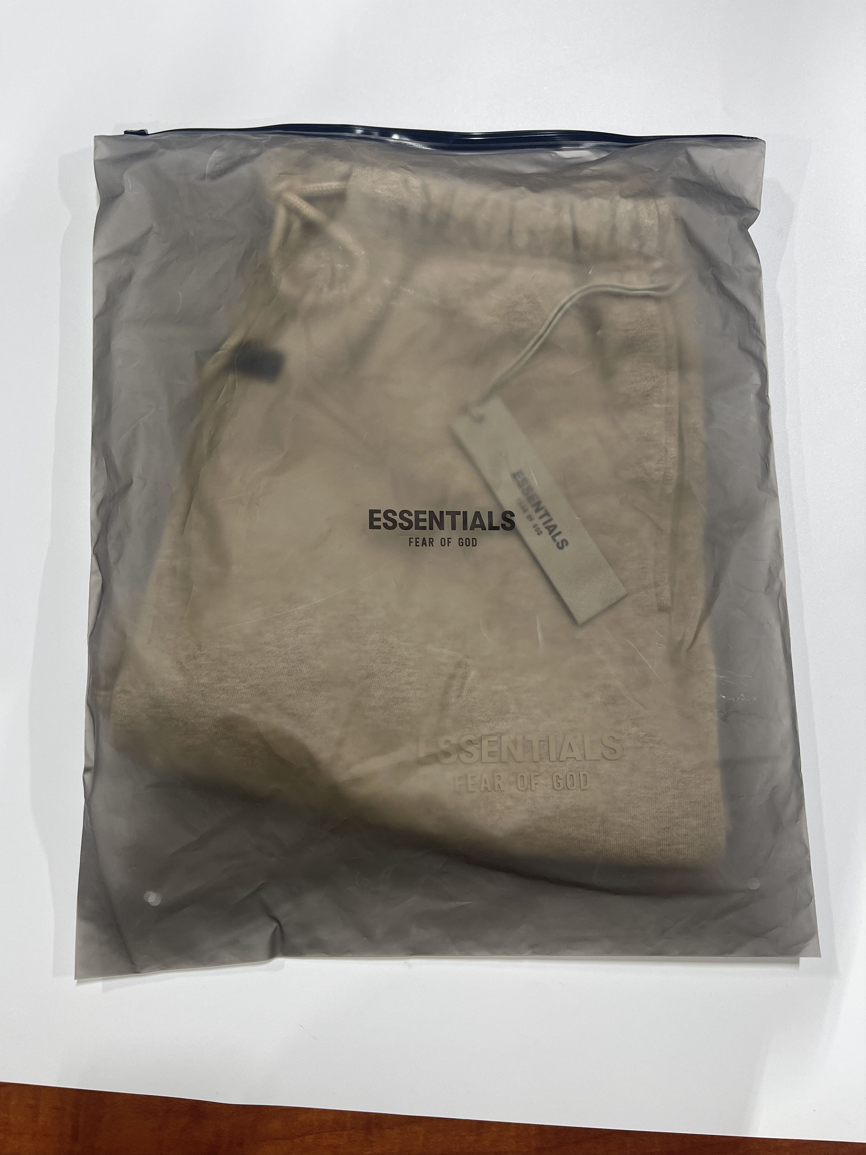 FOG × Fear of God Fear of God Essentials Sweatshort Gold Heather Size L Size US 36 / EU 52 - 3 Thumbnail