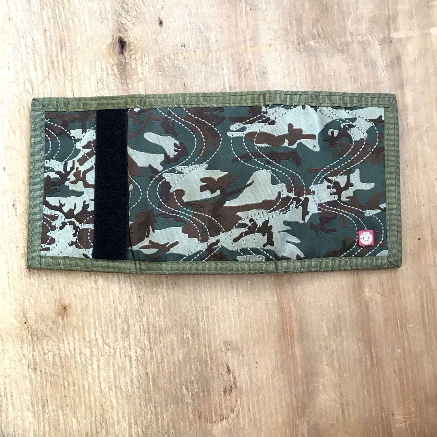 Element VINTAGE Element Skateboards Camo Tri-fold Wallet Unisex Wallet Trifold Camo 00s Skateboarding Accessories Mens Girls Boys Size ONE SIZE - 7 Thumbnail