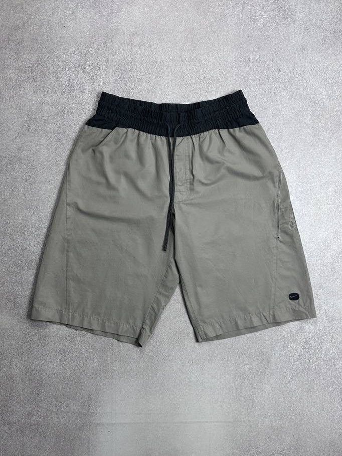 Nike Vintage Nike Swoosh Y2K Running Shorts L Size US 34 / EU 50 - 1 Thumbnail