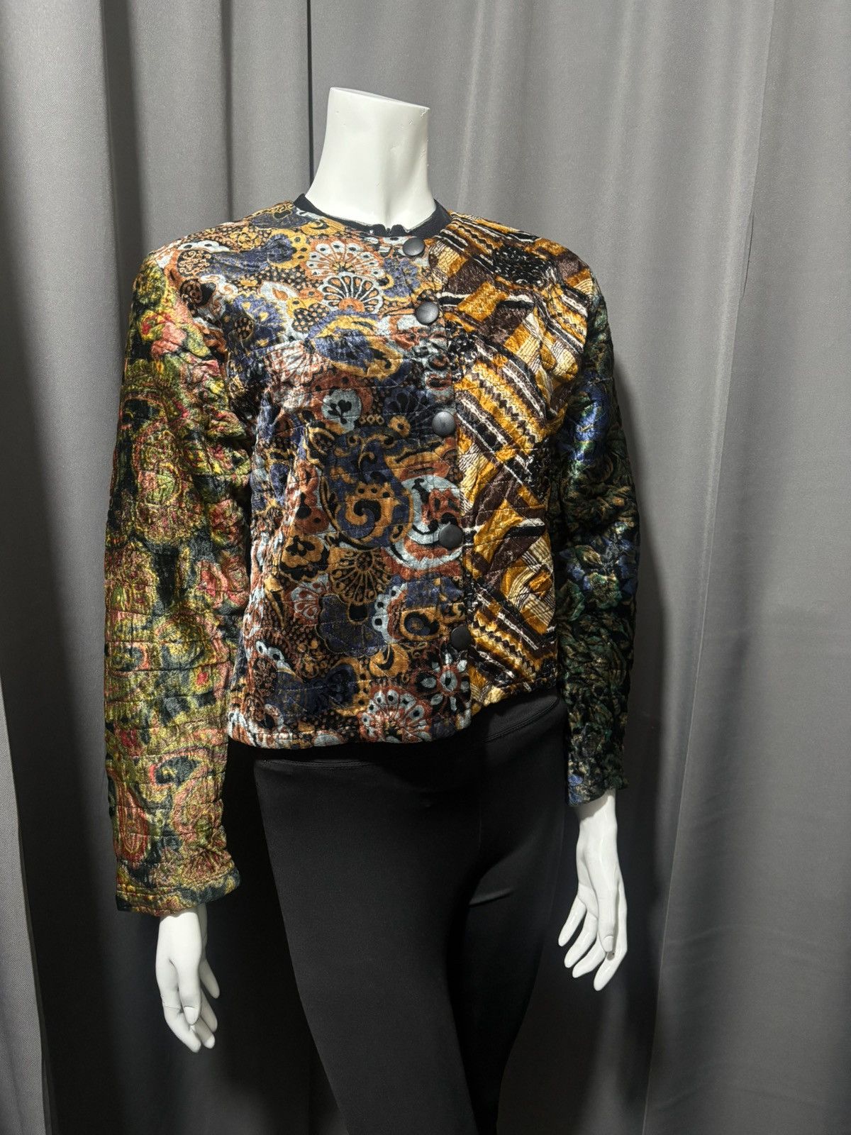 Vintage 1980s El-saad Copenhagen Indian Tapestry Velvet Jacket Size M / US 6-8 / IT 42-44 - 1 Thumbnail